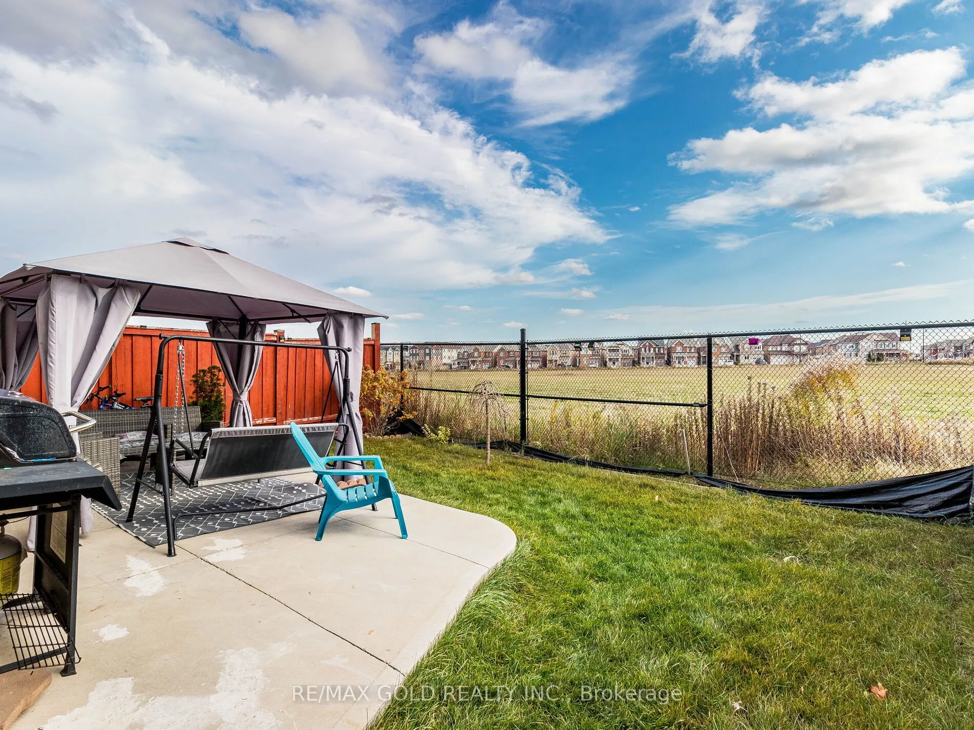 98 Bannister Crescent