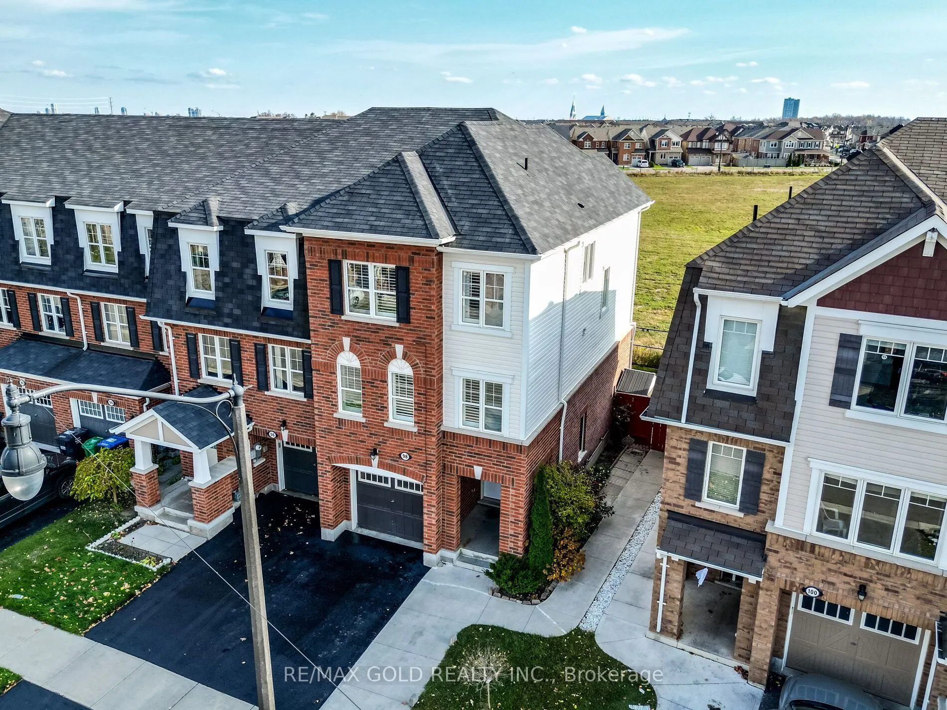 98 Bannister Crescent