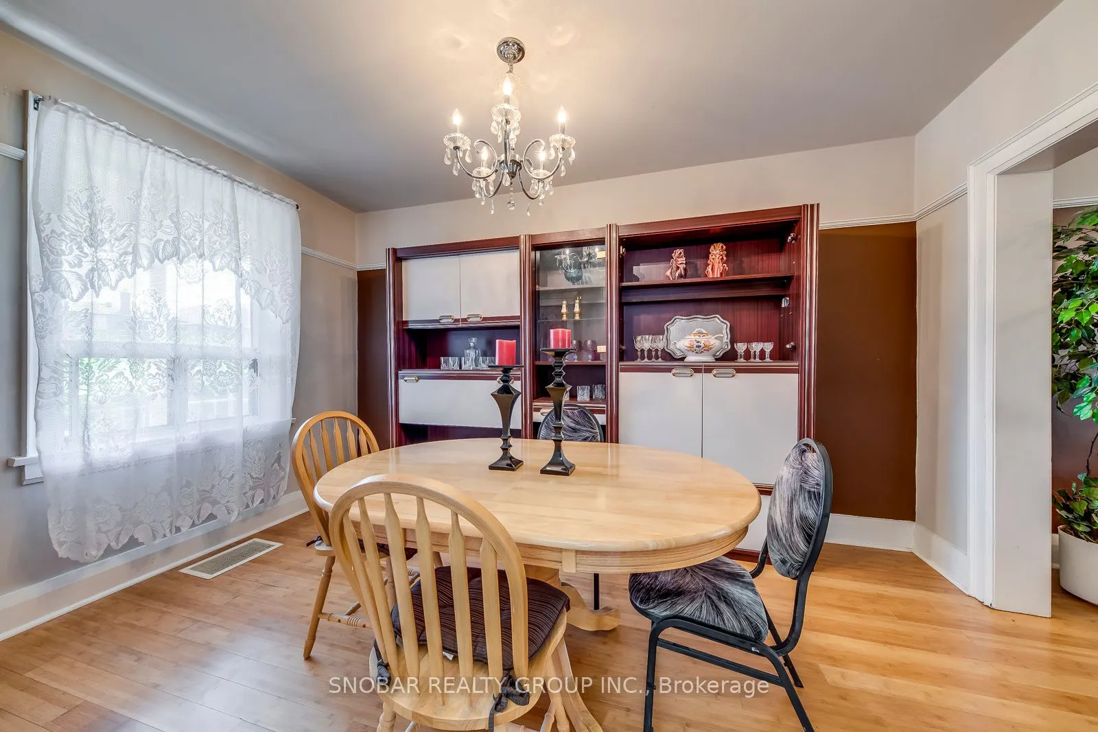 593 Royal York Road