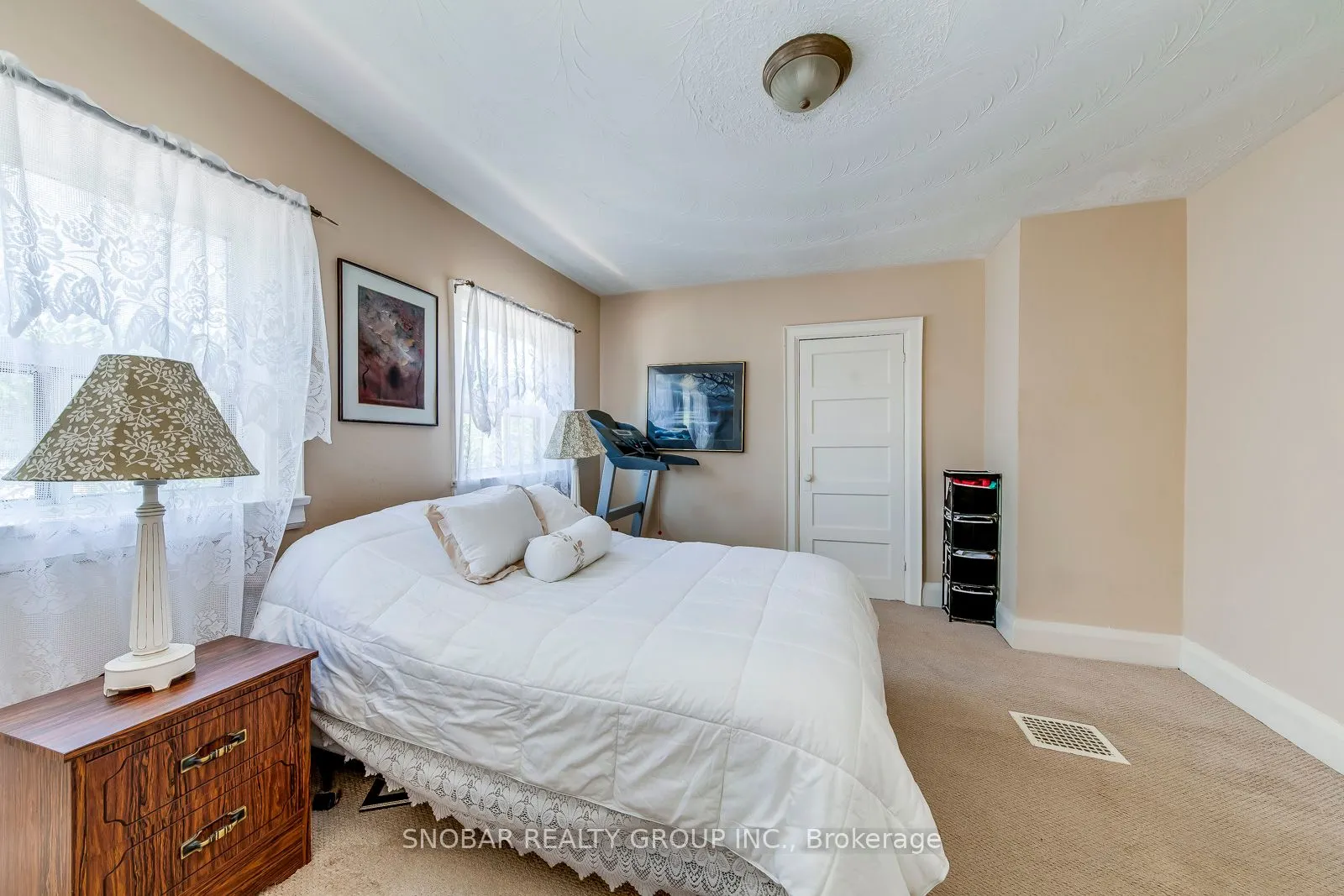593 Royal York Road