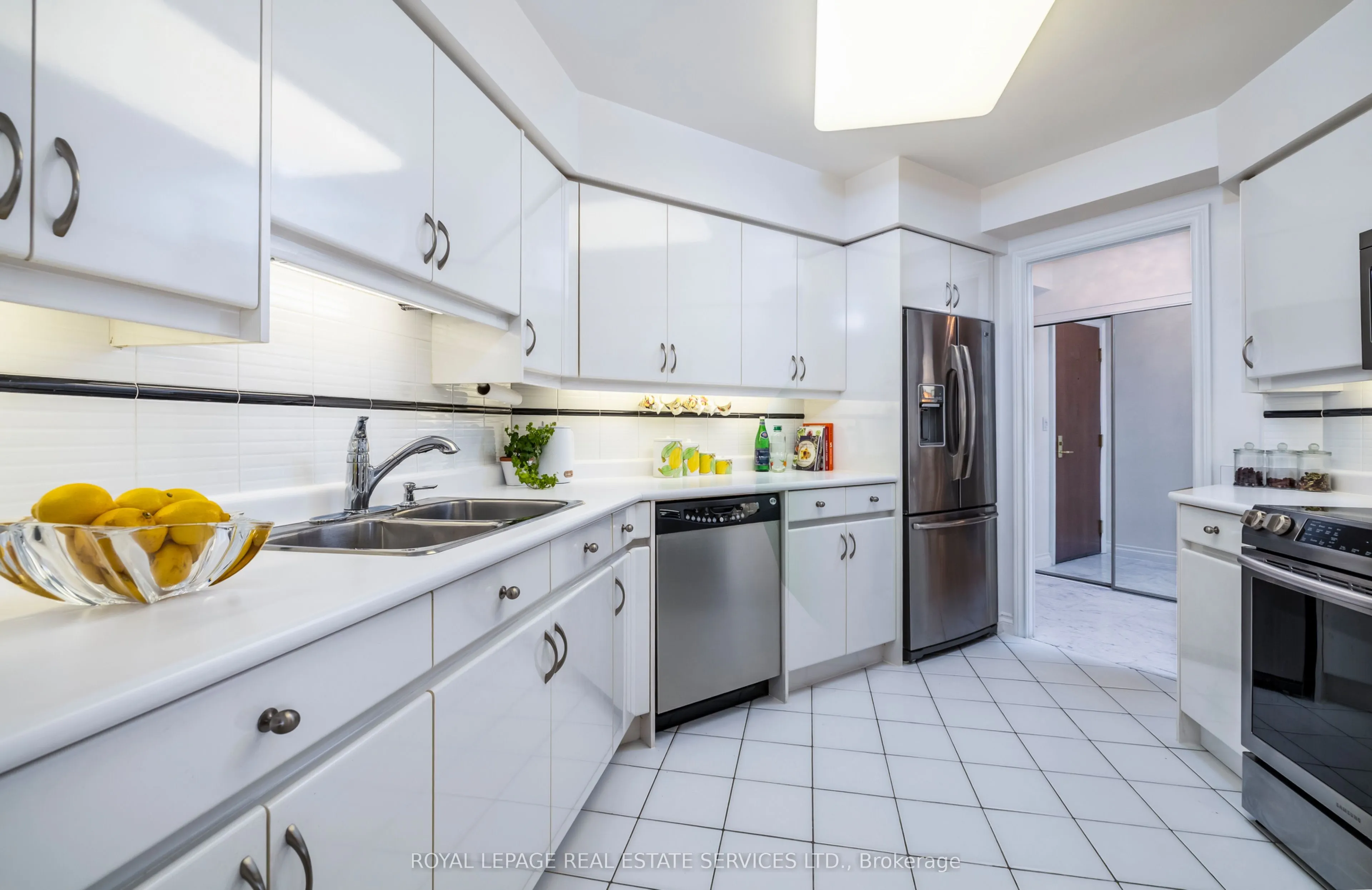 1 Palace Pier Court, #4302