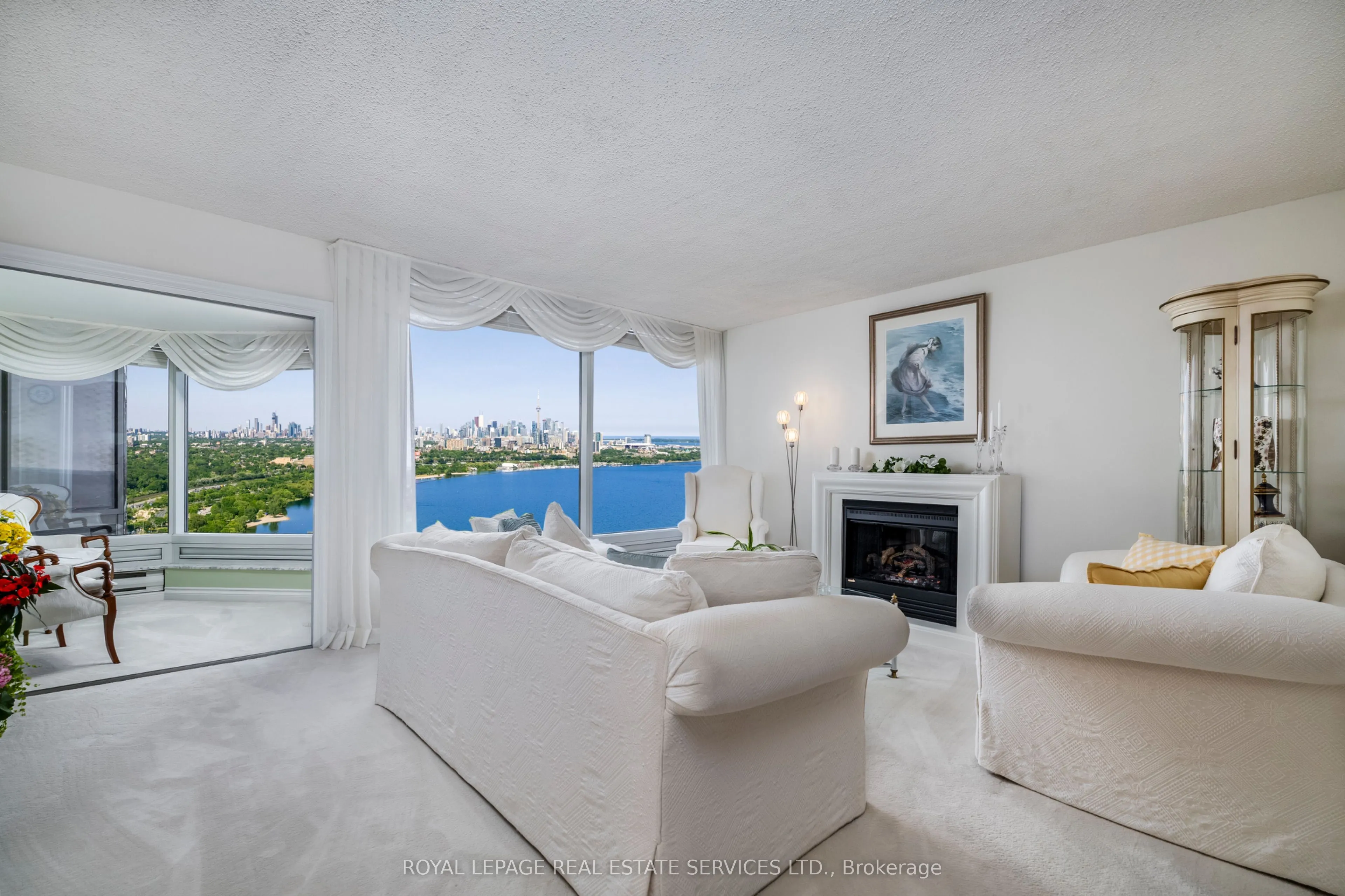 1 Palace Pier Court, #4302