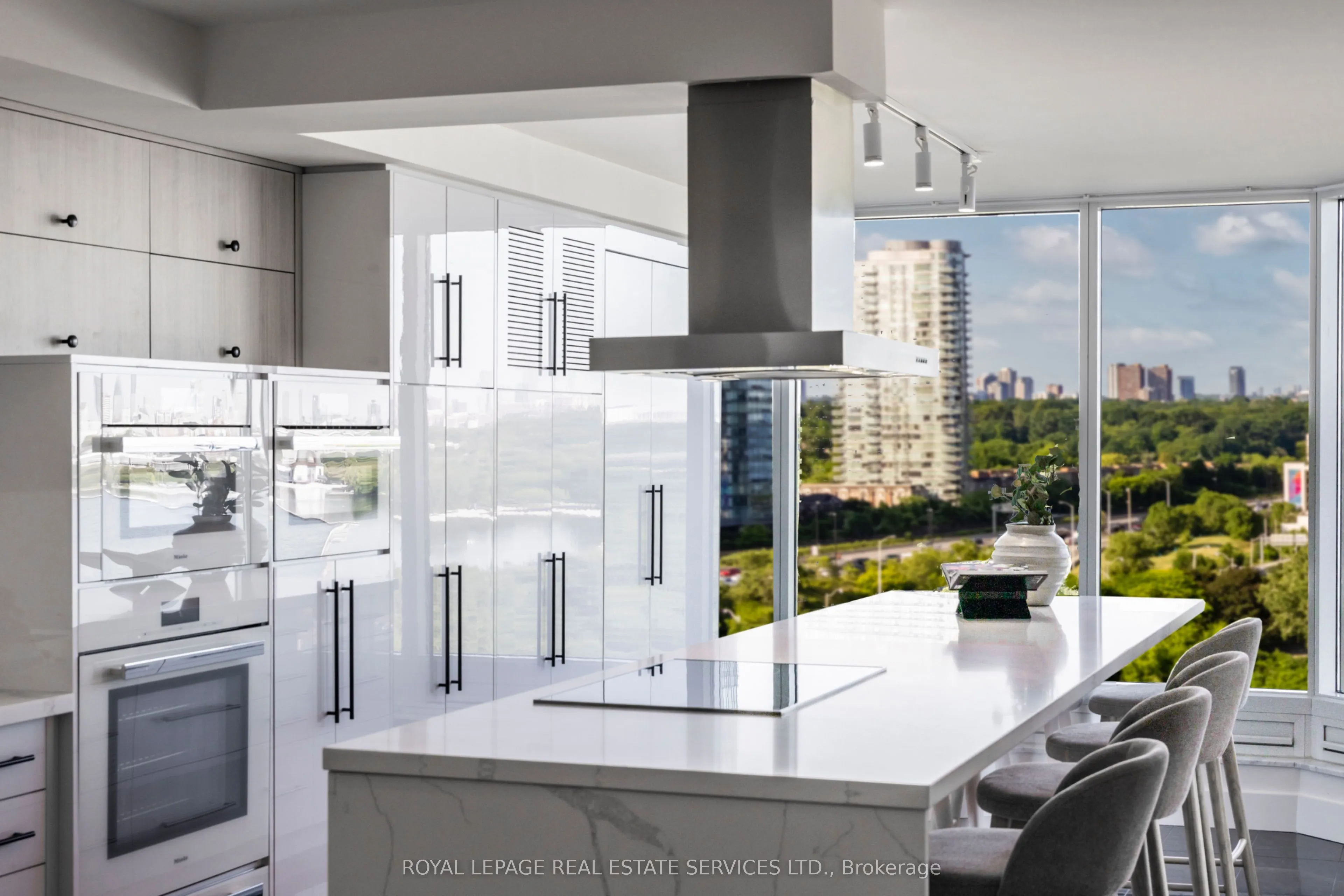 1 Palace Pier Court, #1203