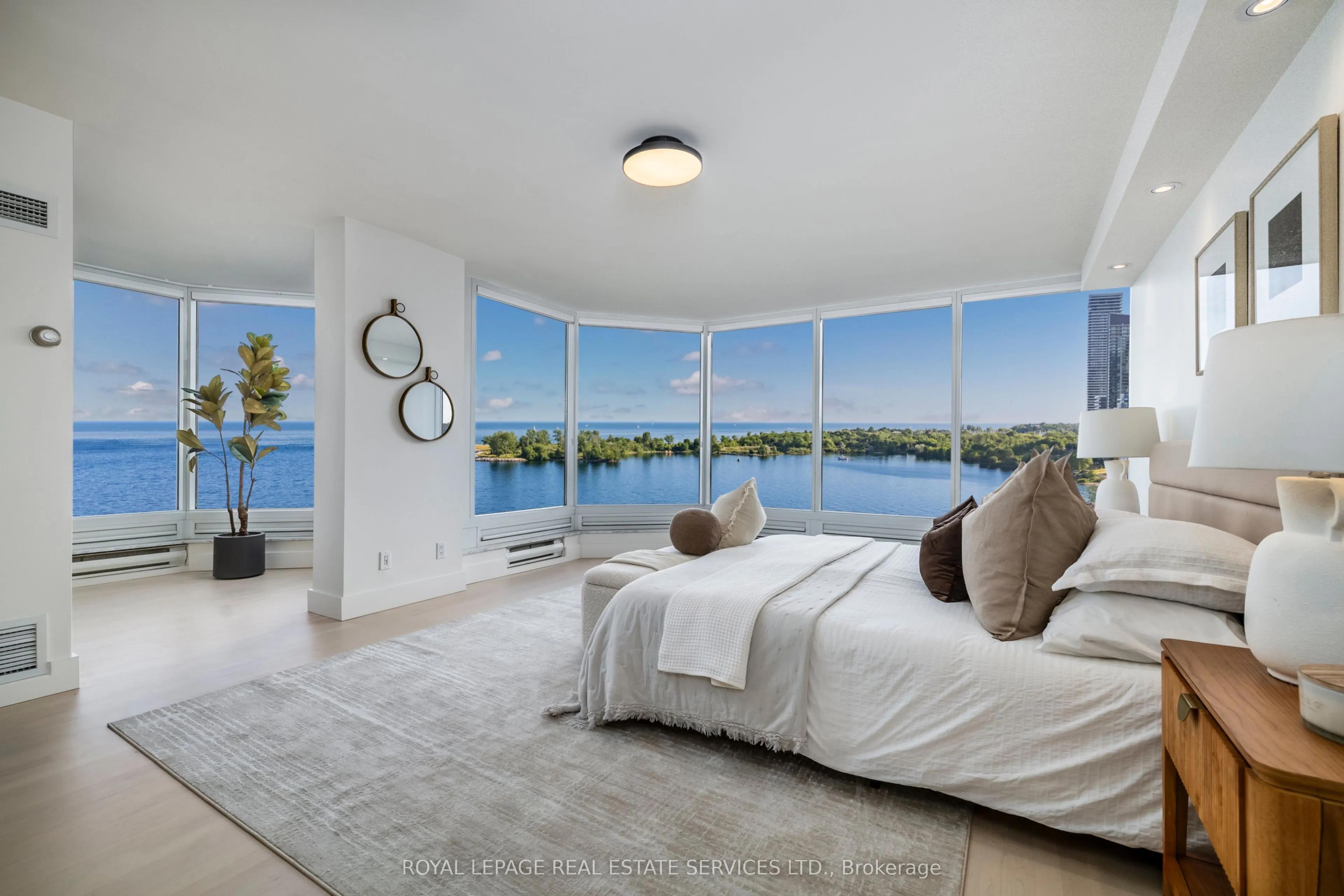 1 Palace Pier Court, #1203