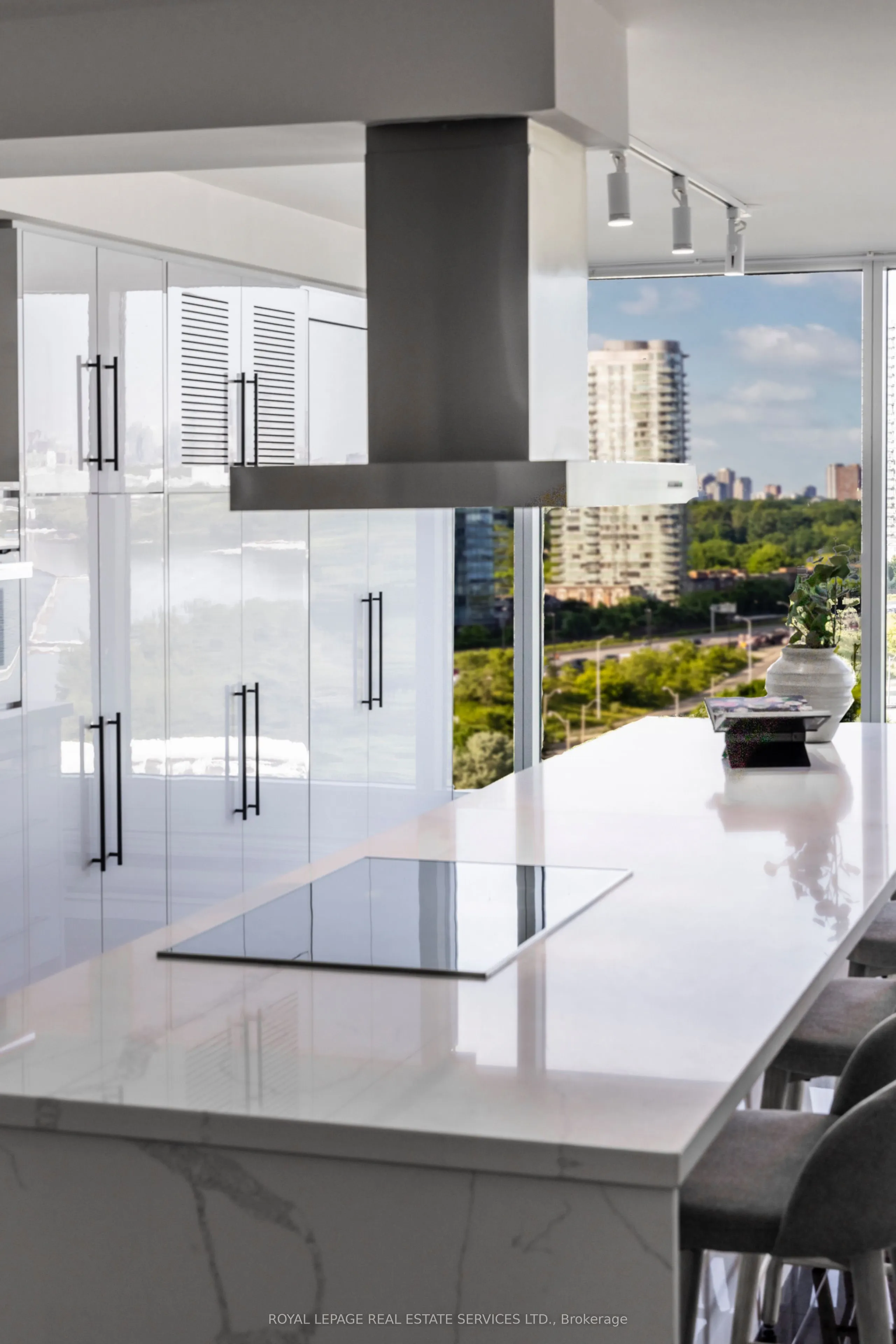 1 Palace Pier Court, #1203