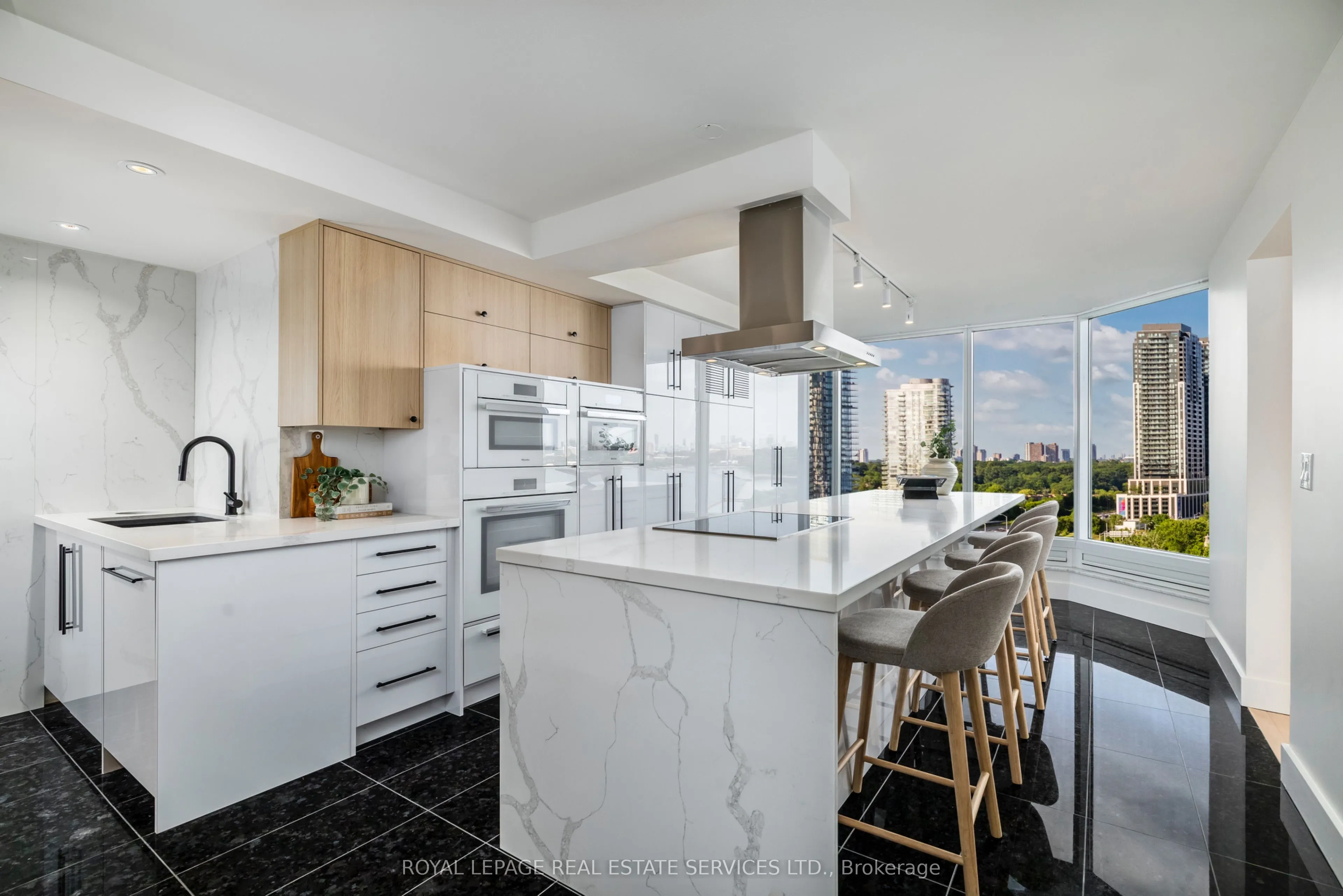 1 Palace Pier Court, #1203