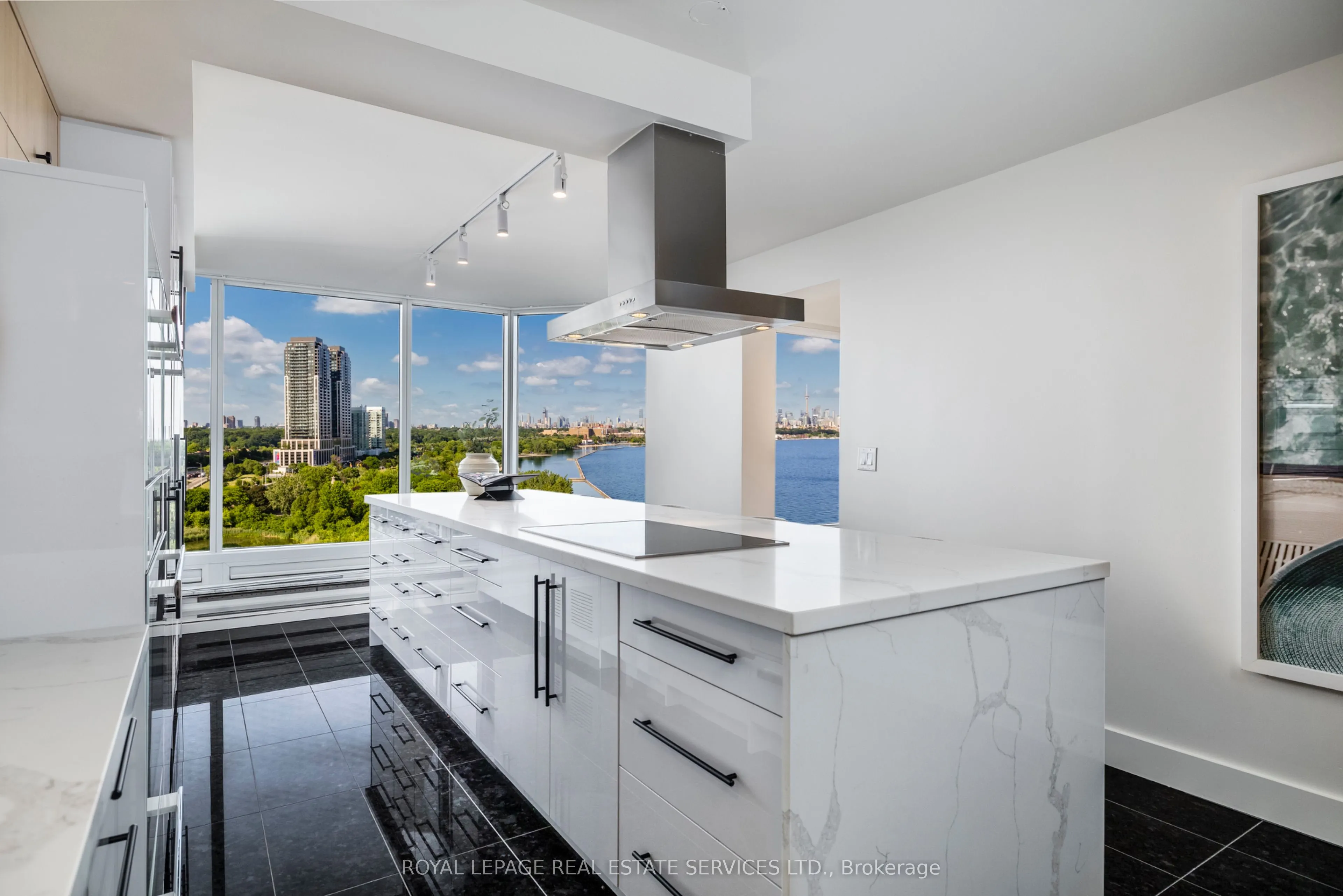 1 Palace Pier Court, #1203