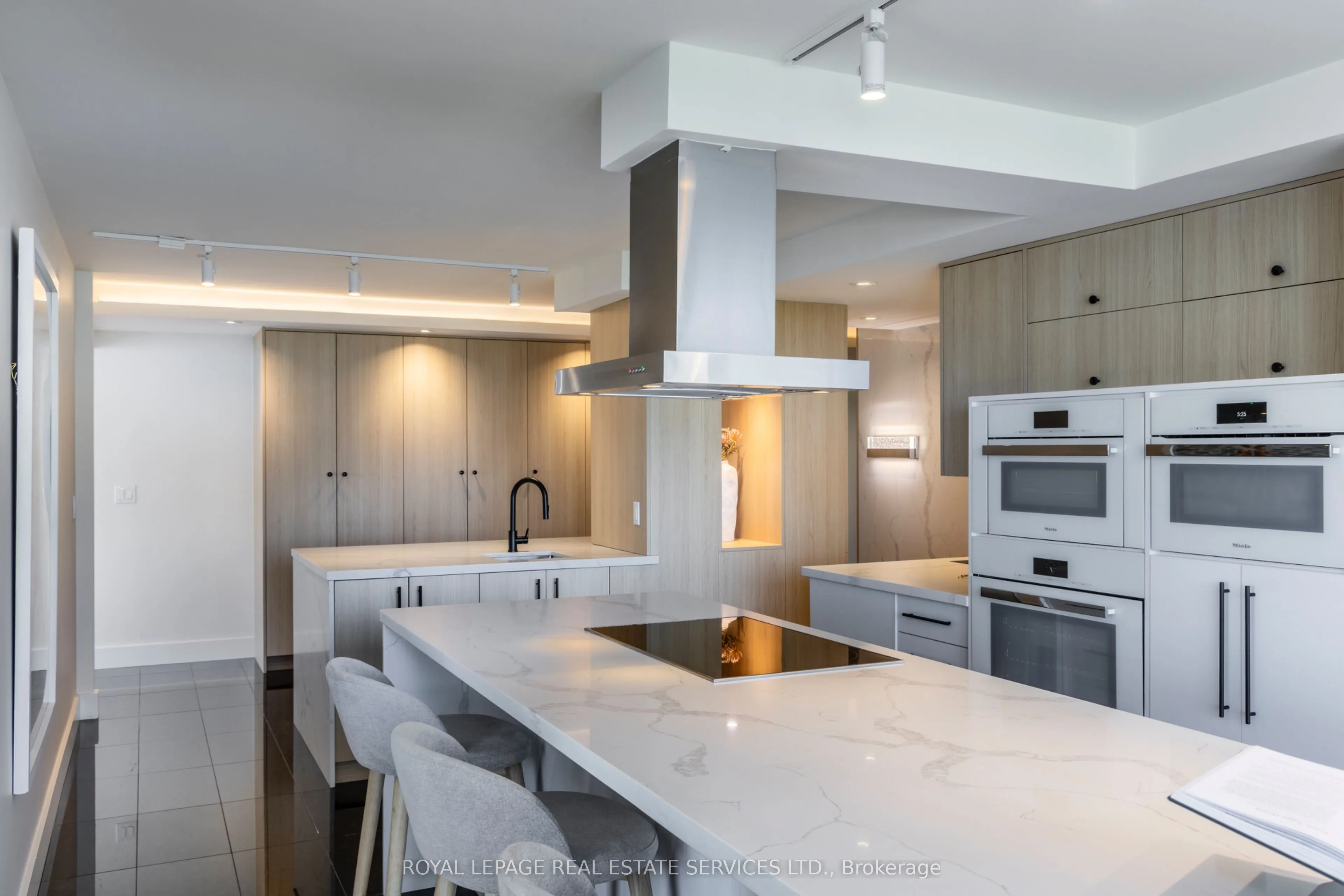 1 Palace Pier Court, #1203
