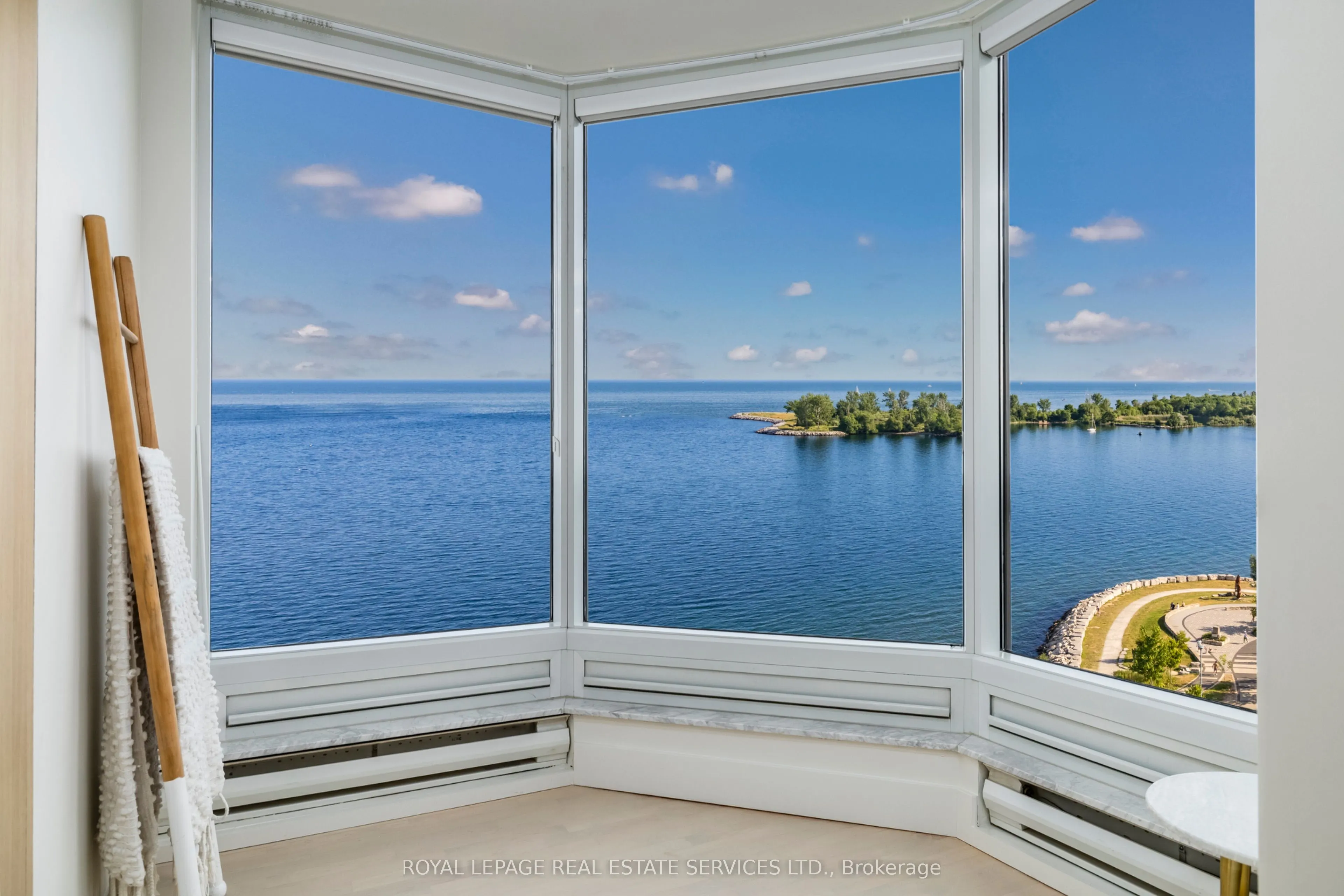 1 Palace Pier Court, #1203