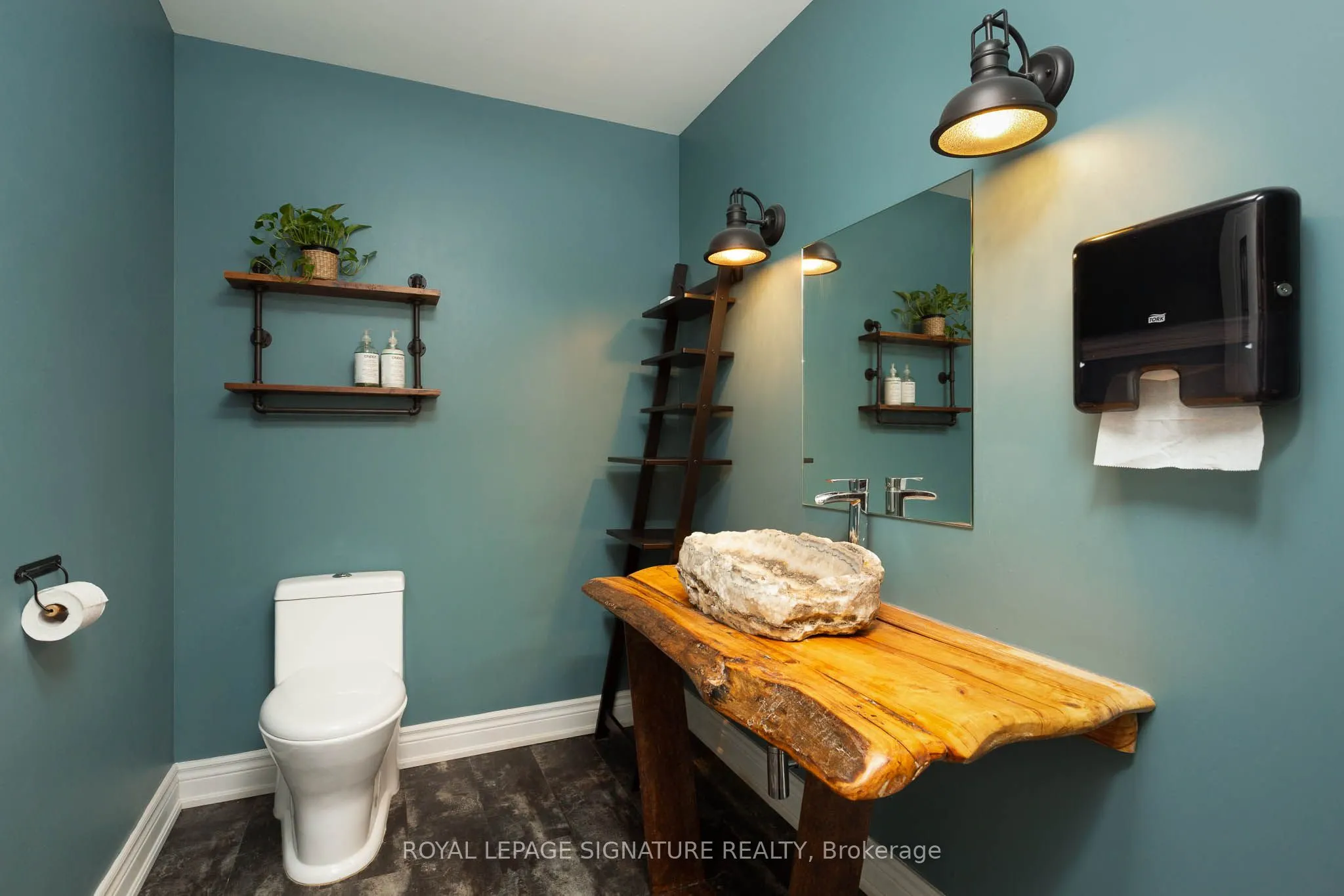 279 Lakeshore Road E