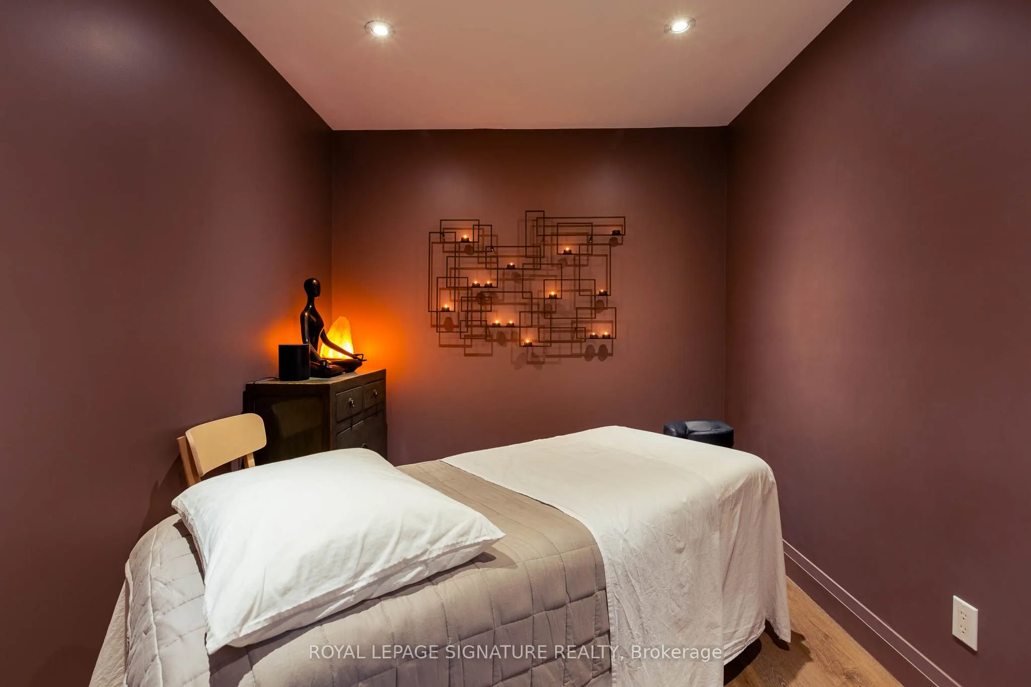 279 Lakeshore Road E