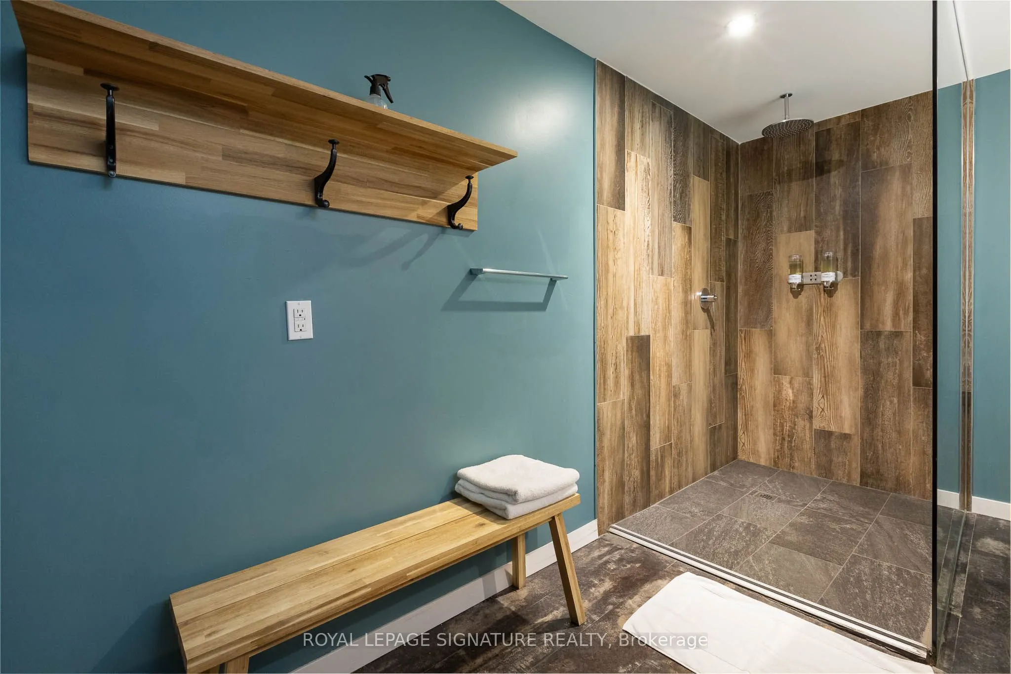 279 Lakeshore Road E