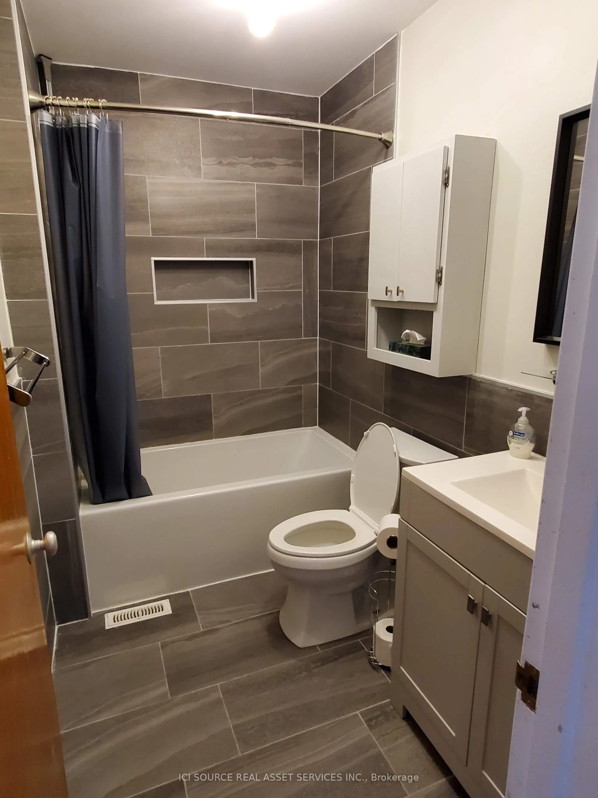 412 Mountainview Drive, #Main Floor