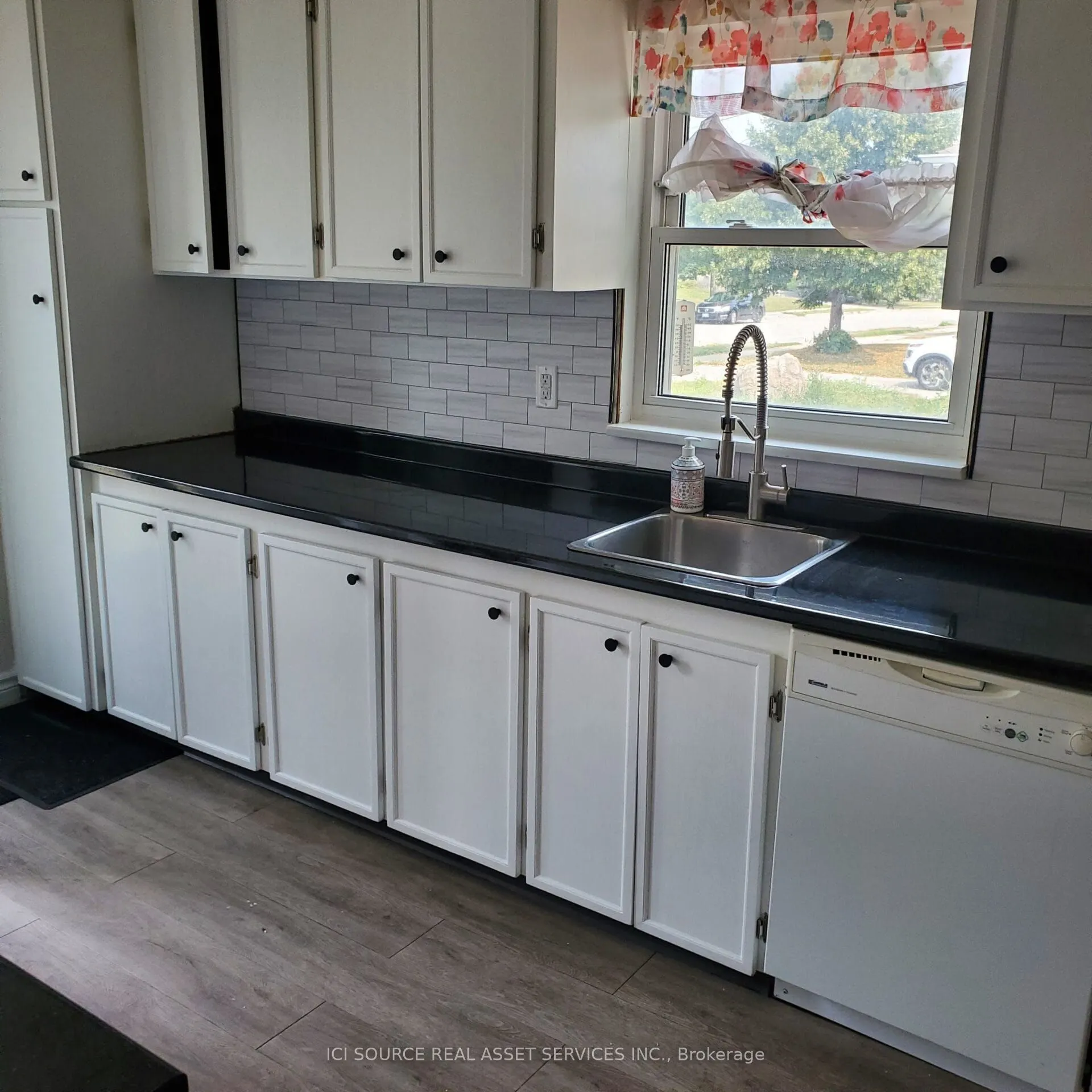 412 Mountainview Drive, #Main Floor