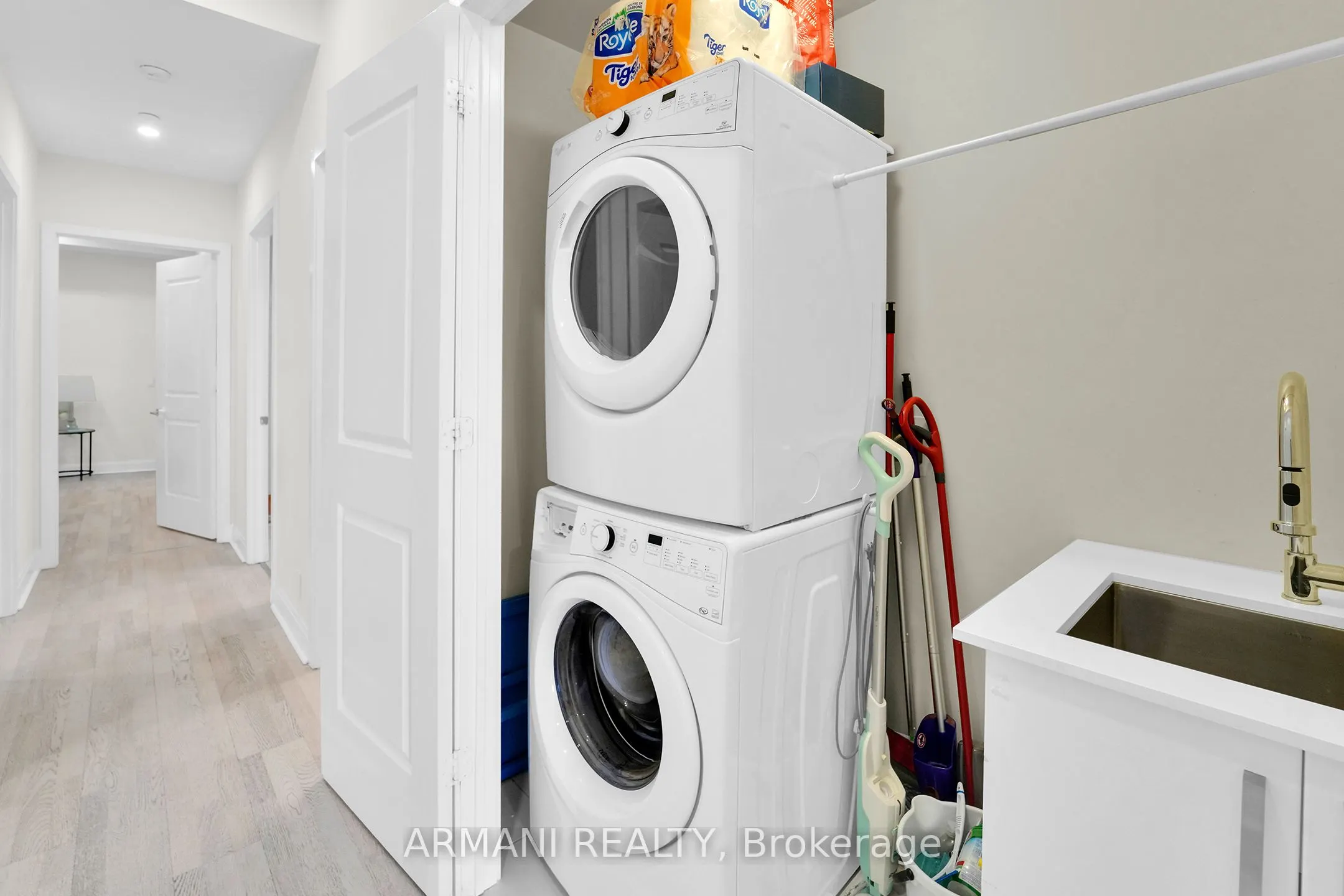 33 Shore Breeze Drive W, #3902