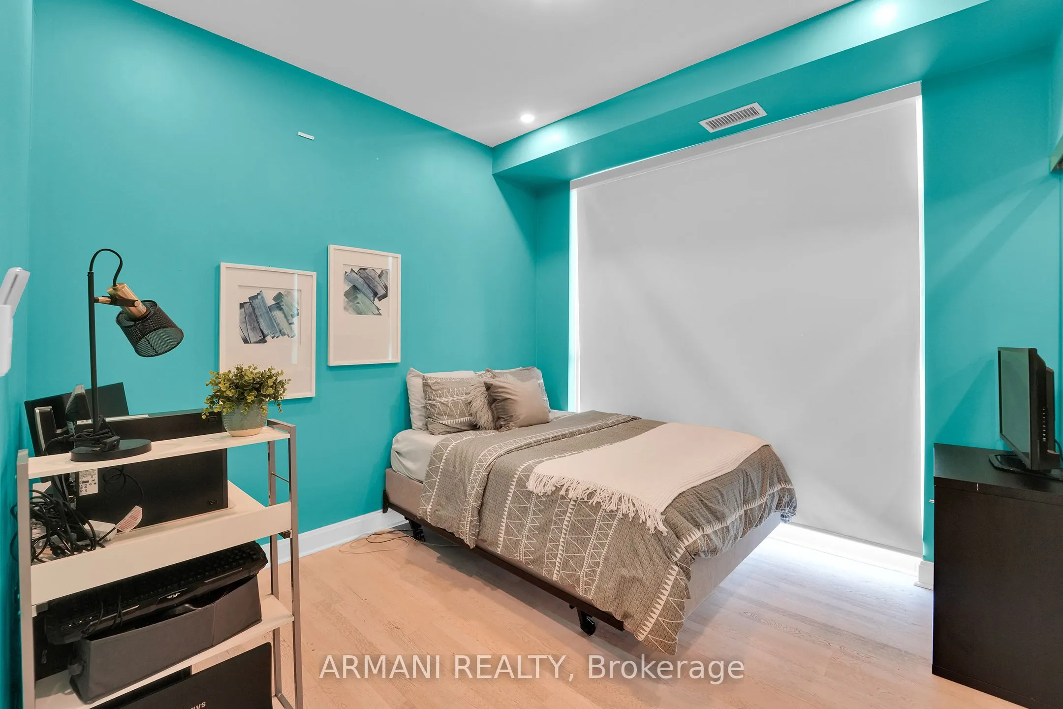 33 Shore Breeze Drive W, #3902