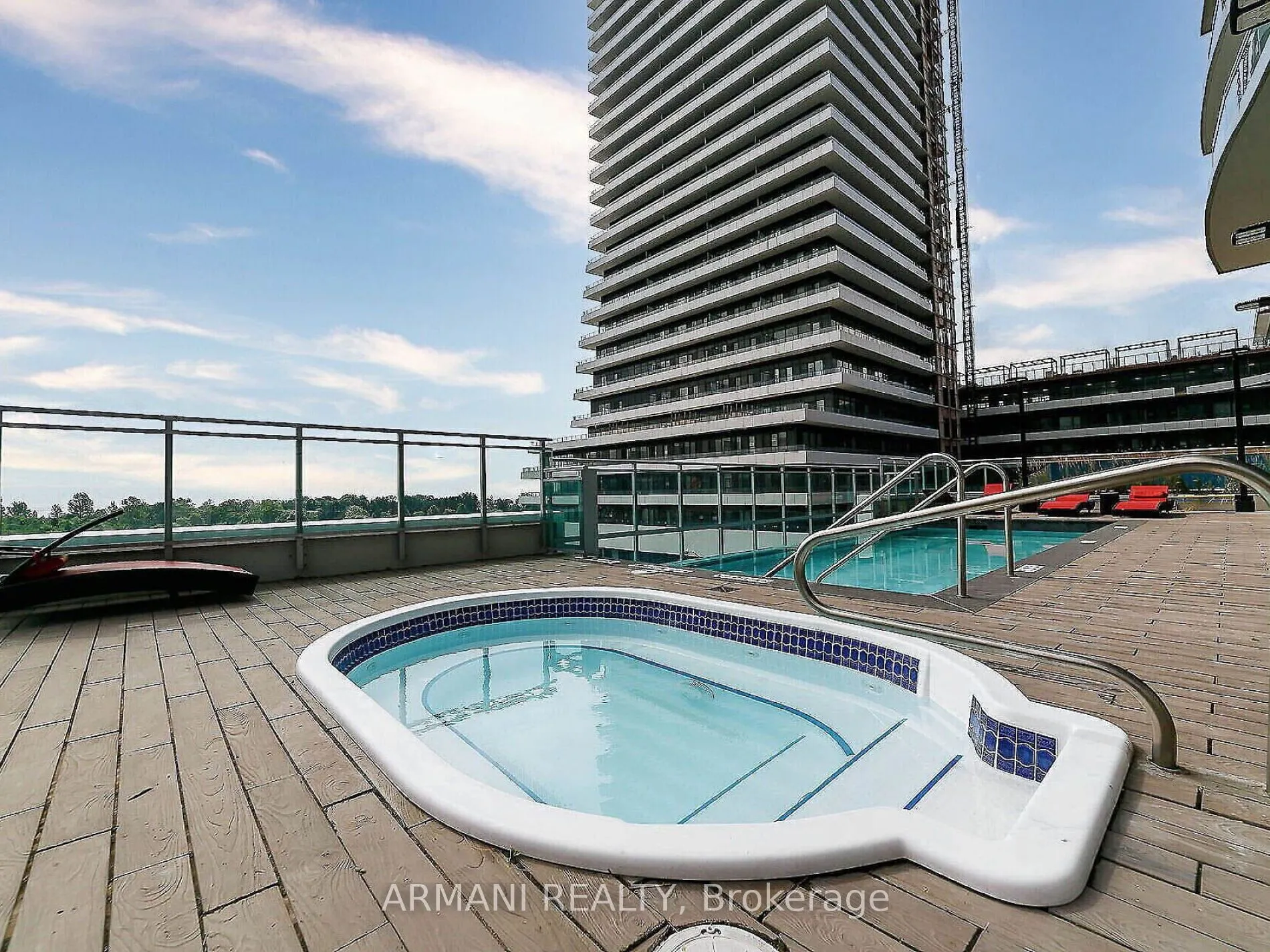 33 Shore Breeze Drive W, #3902