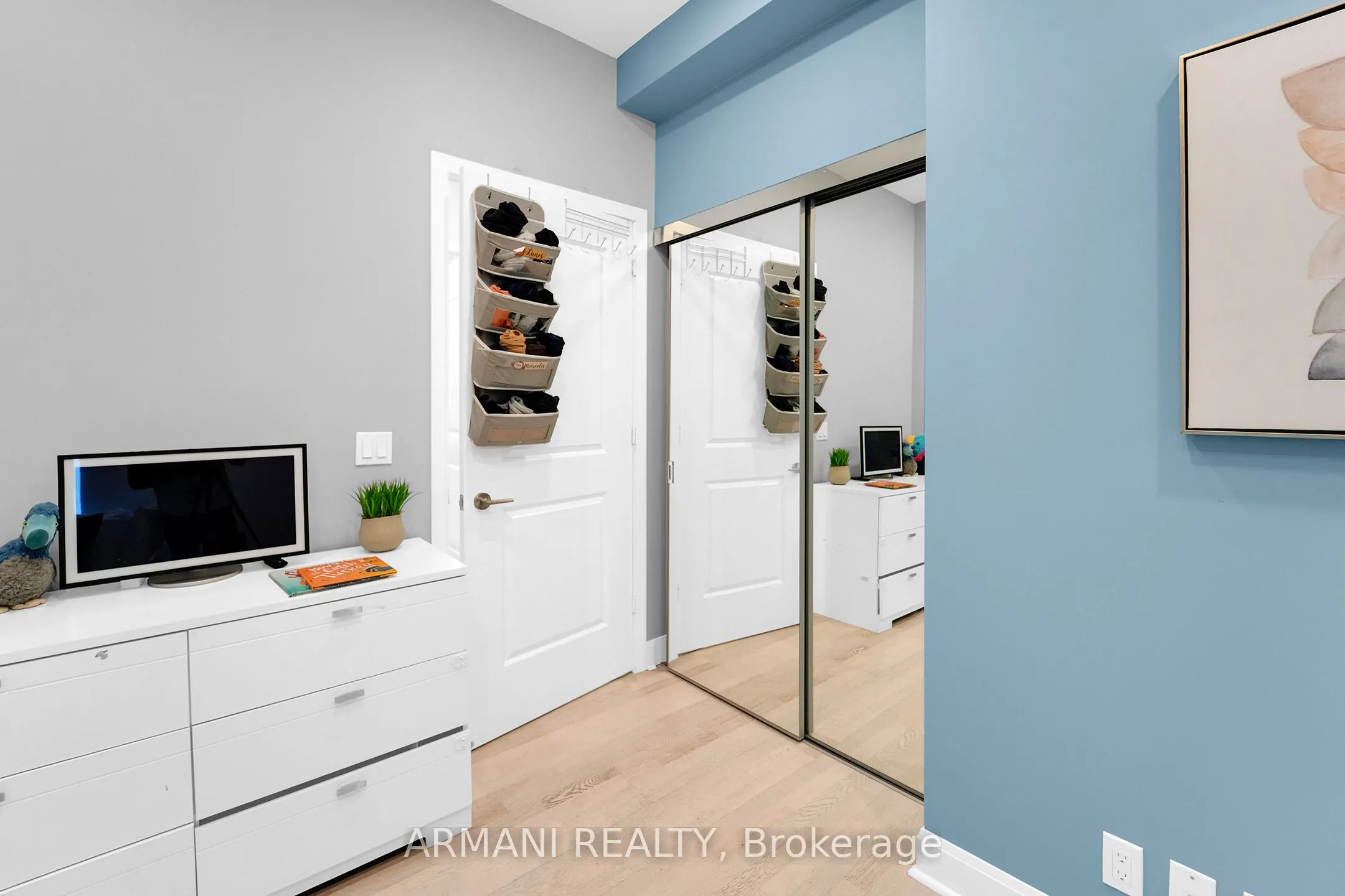 33 Shore Breeze Drive W, #3902