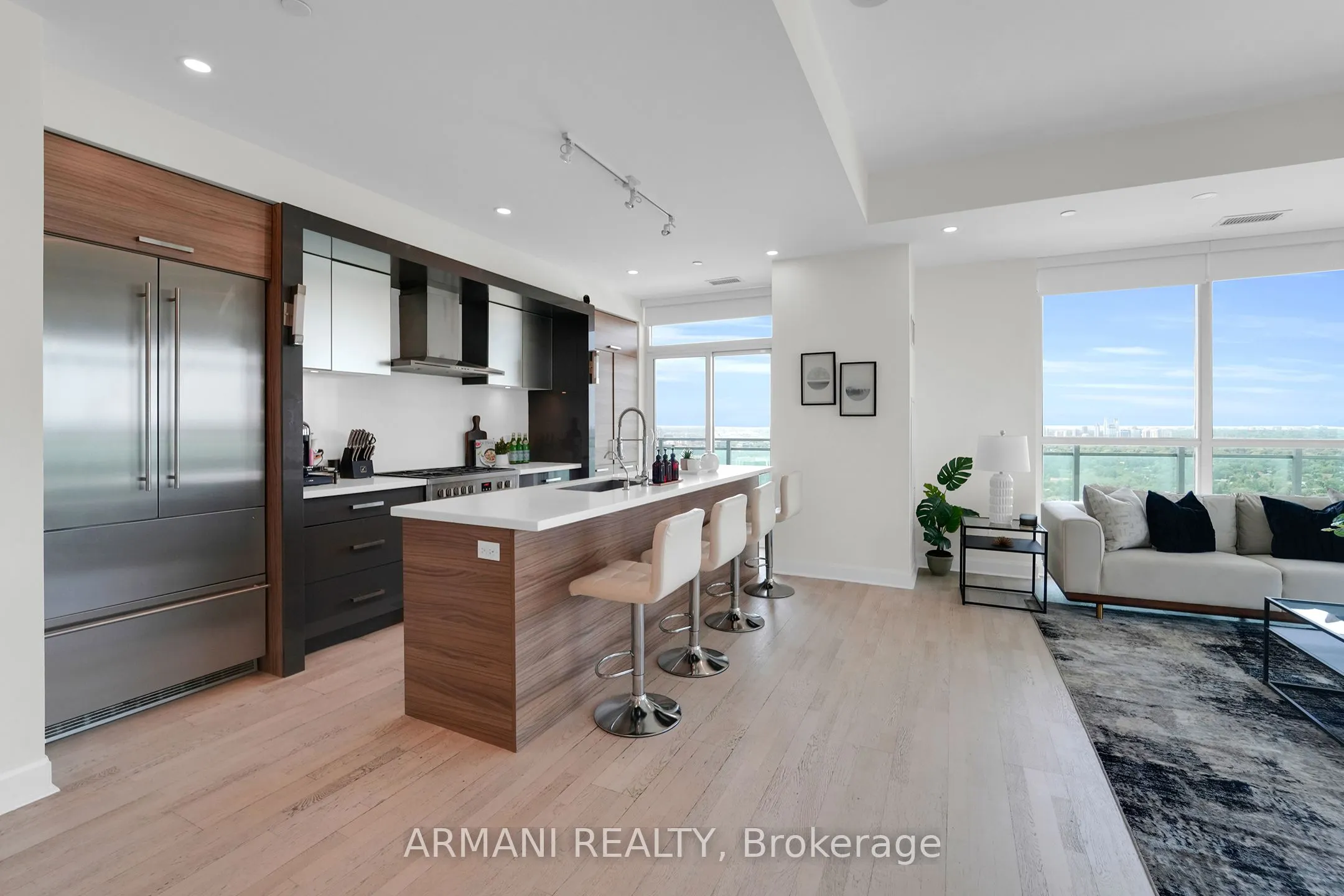 33 Shore Breeze Drive W, #3902