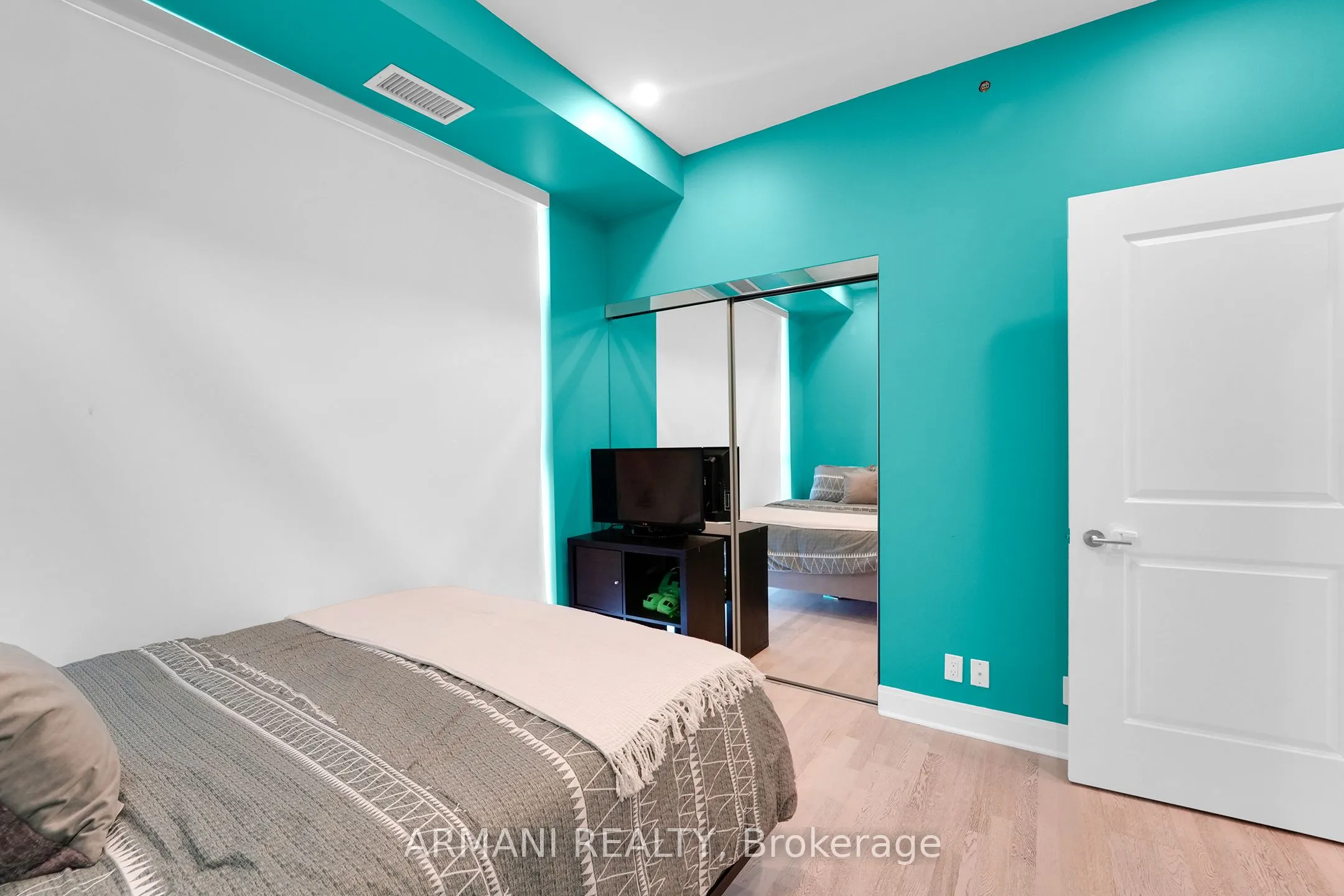 33 Shore Breeze Drive W, #3902
