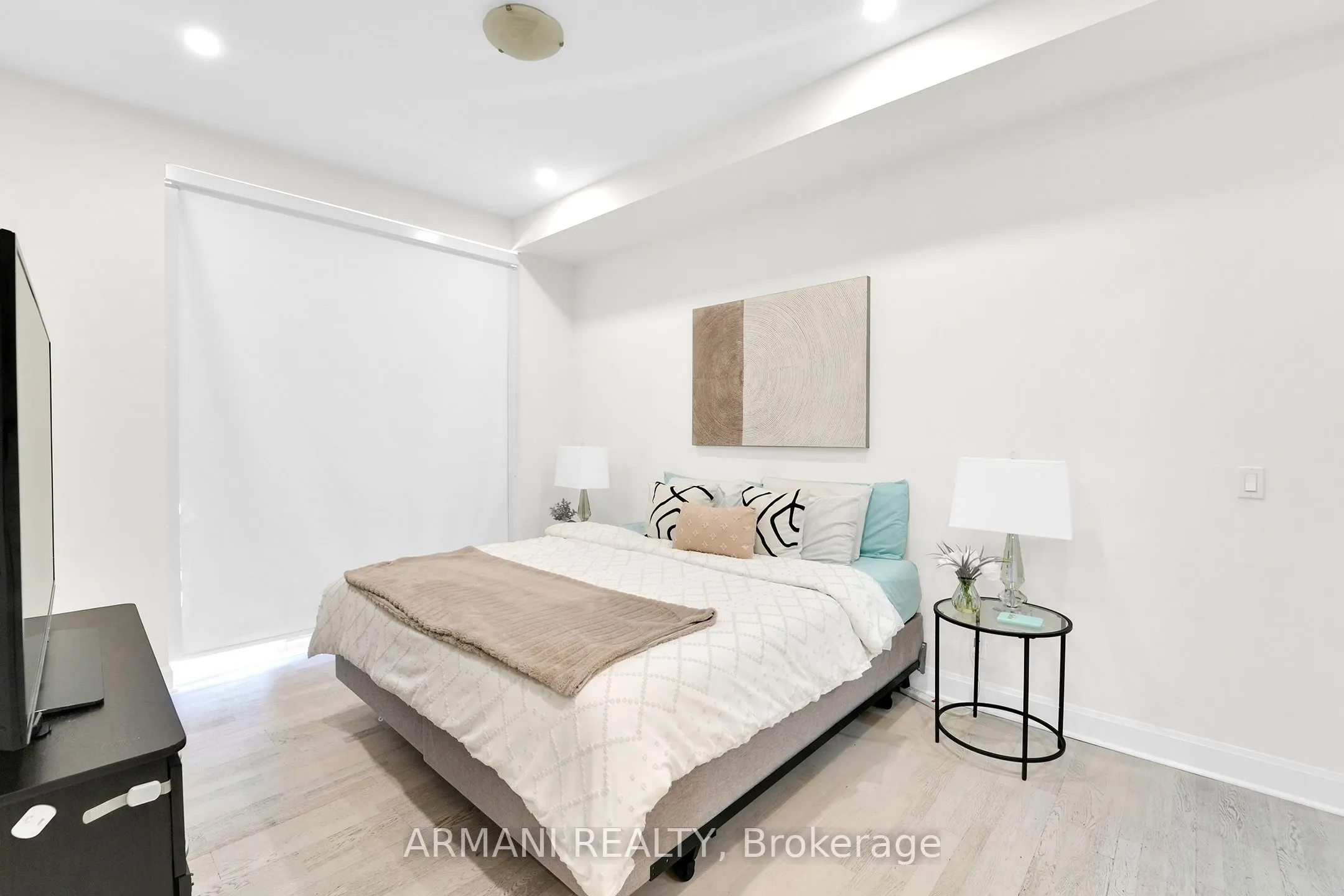 33 Shore Breeze Drive W, #3902
