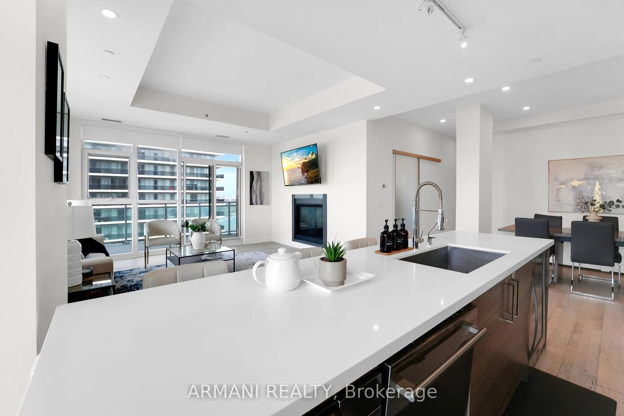 33 Shore Breeze Drive W, #3902
