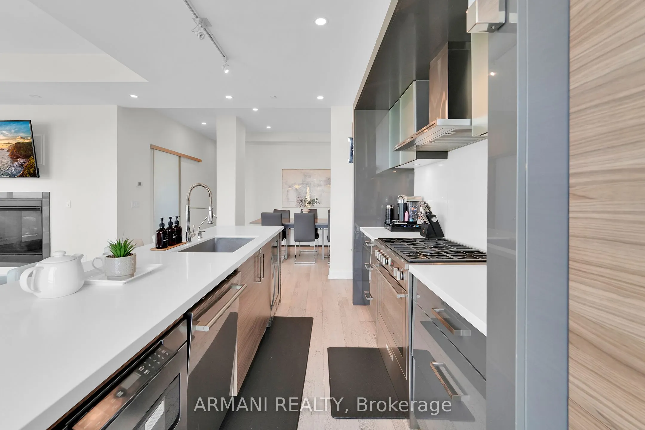 33 Shore Breeze Drive W, #3902