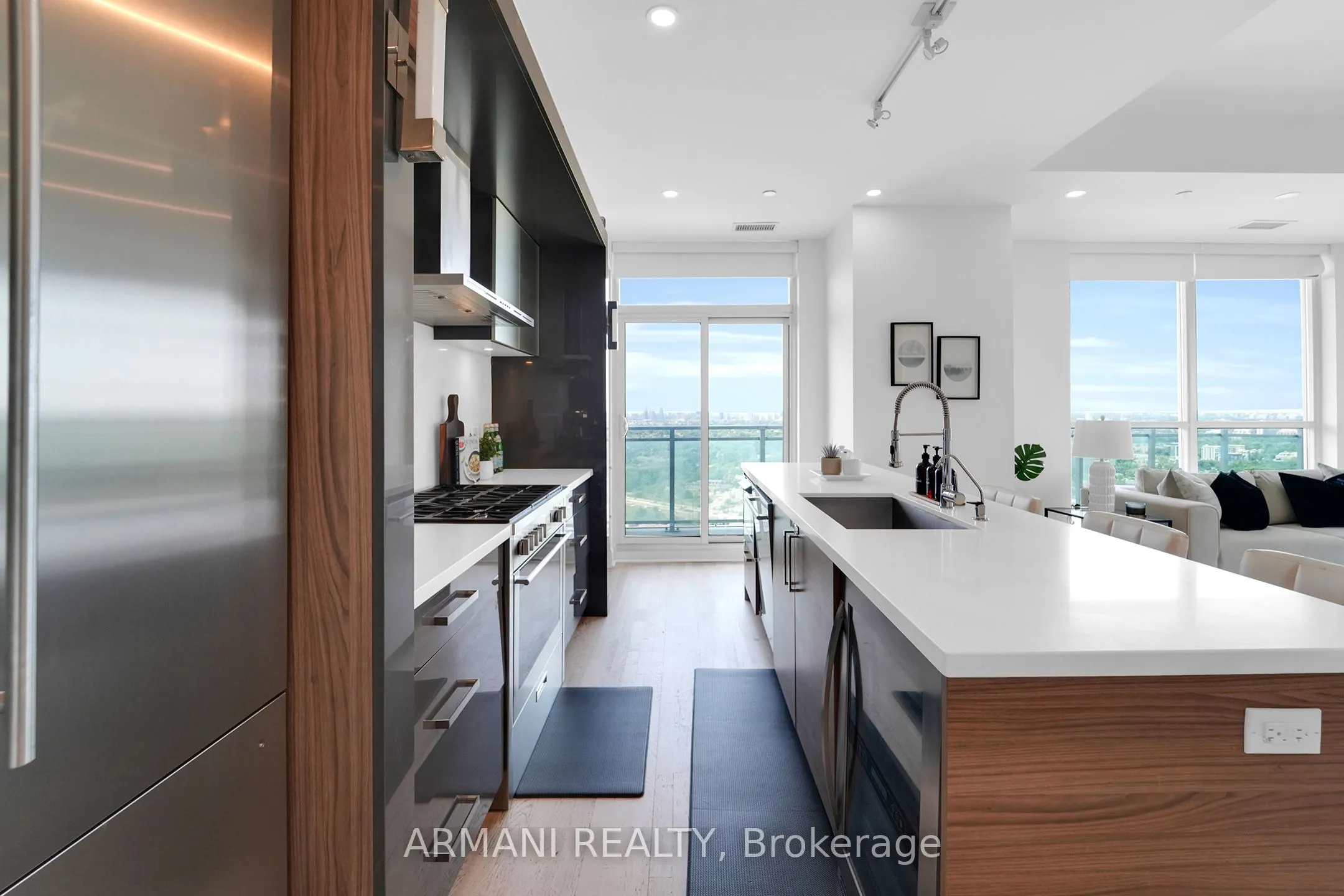 33 Shore Breeze Drive W, #3902