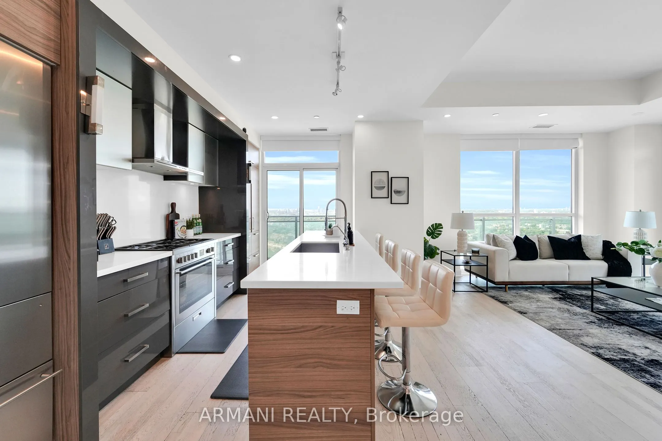 33 Shore Breeze Drive W, #3902