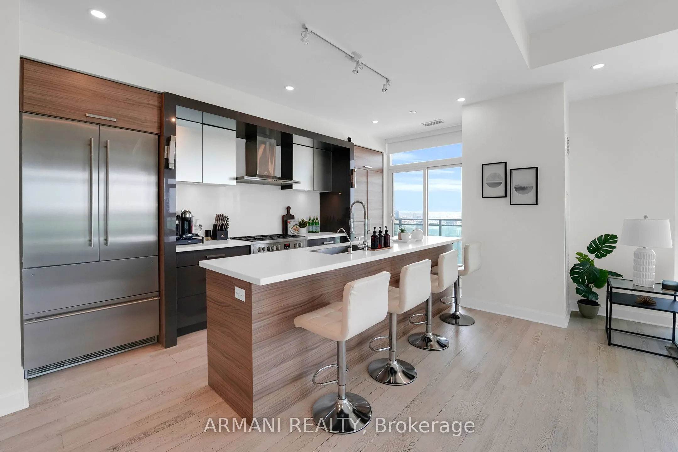 33 Shore Breeze Drive W, #3902