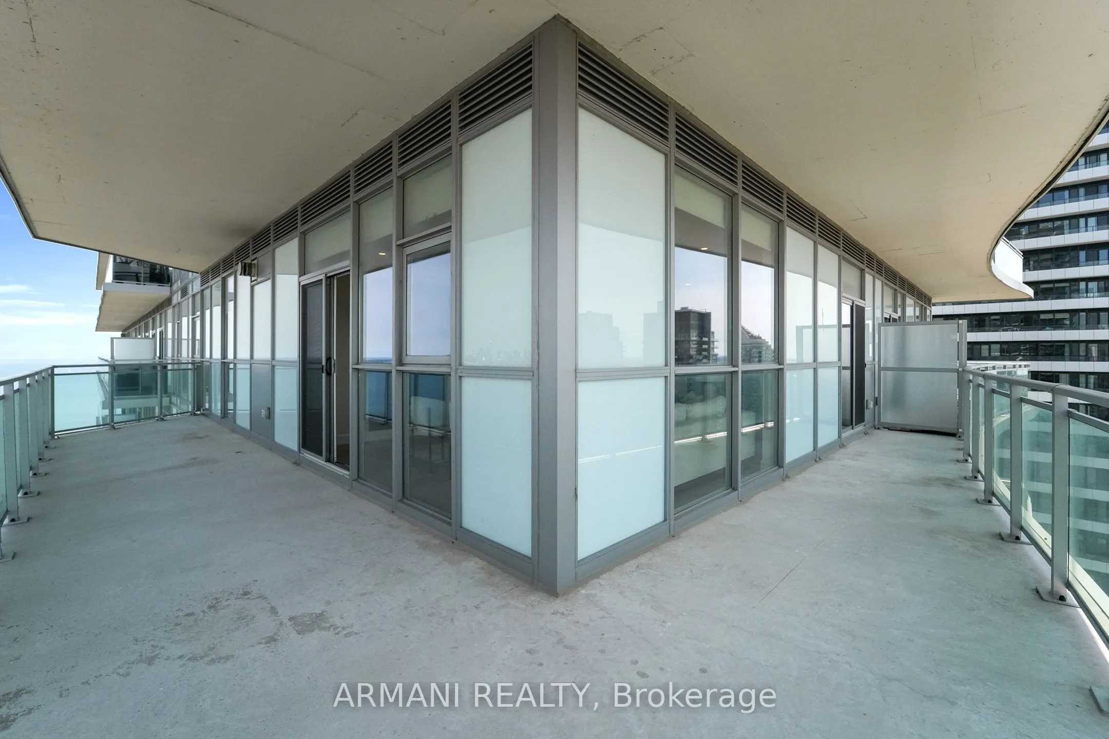 33 Shore Breeze Drive W, #3902