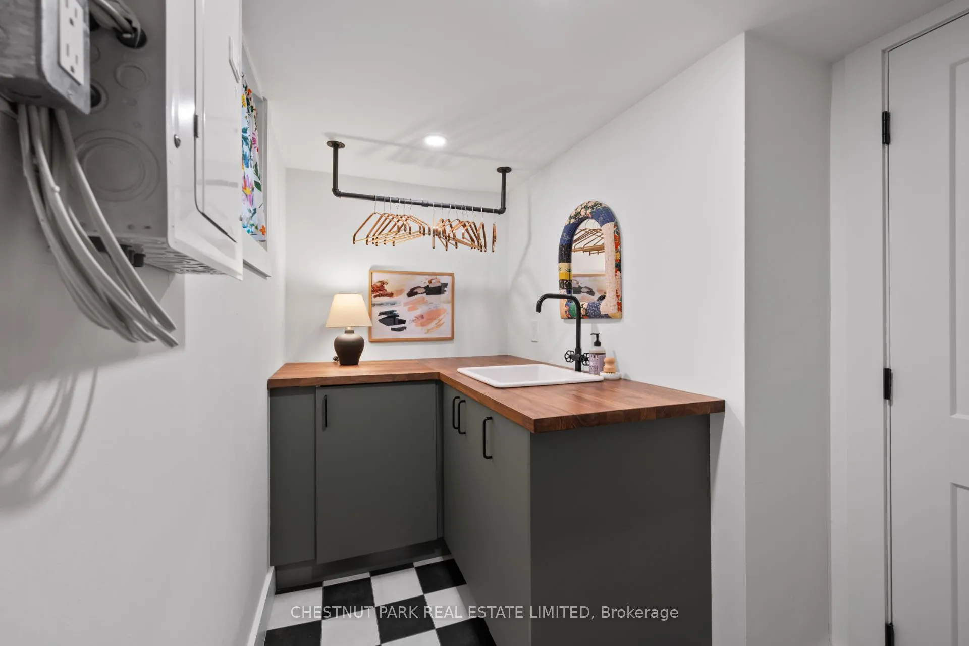 6 Springbrook Gardens