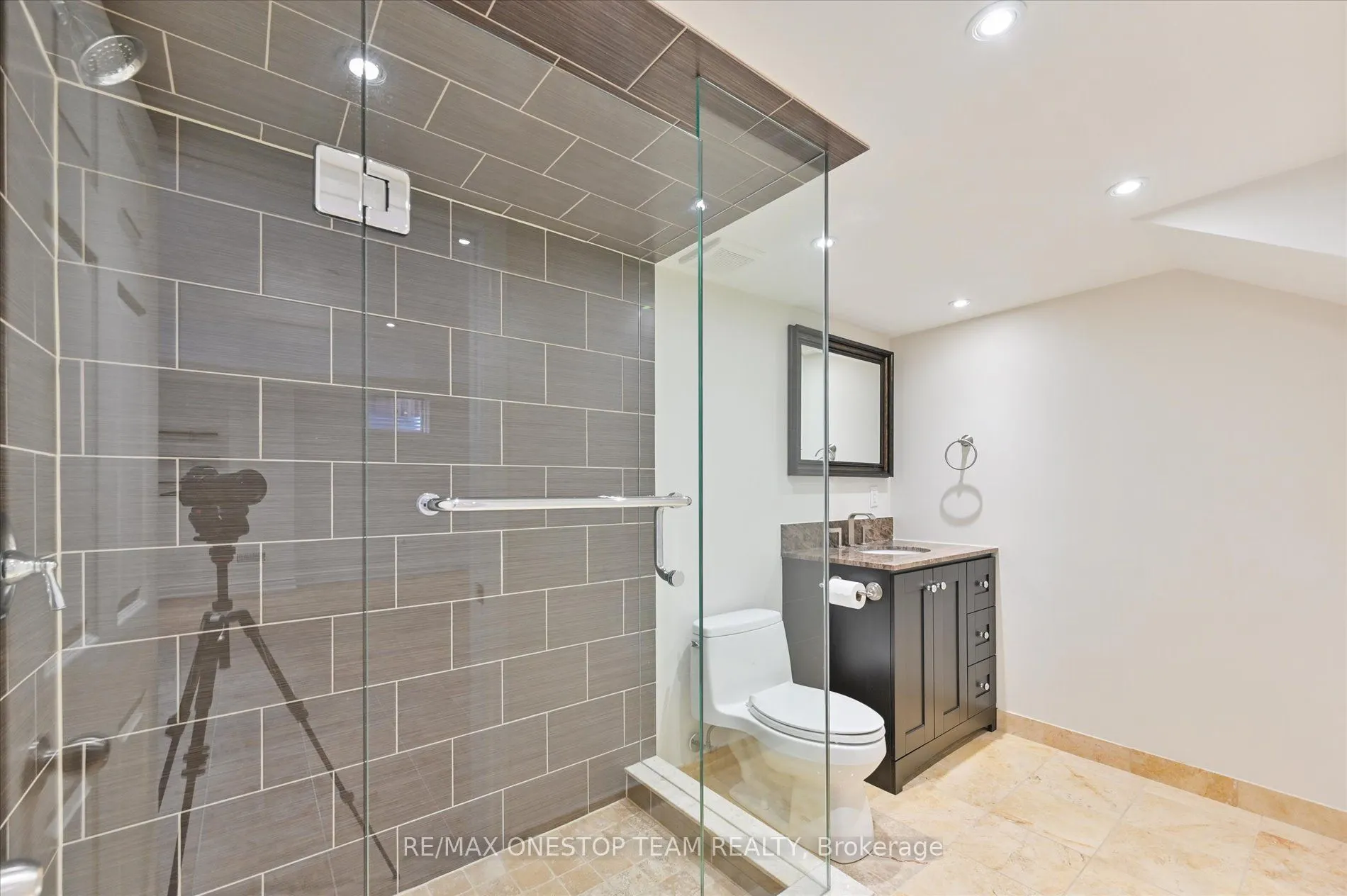 5499 Freshwater Drive