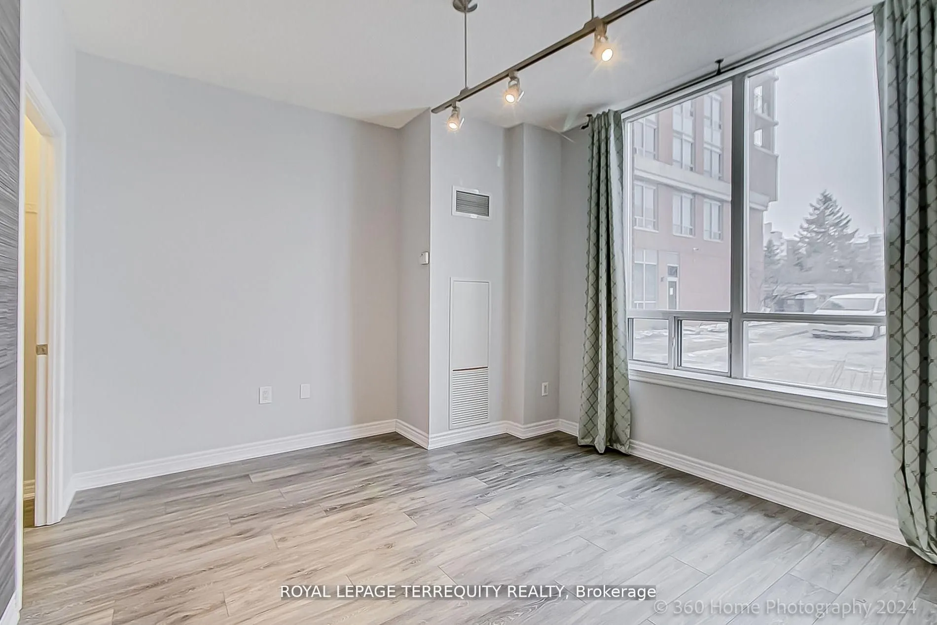 2772 Keele Street, #101
