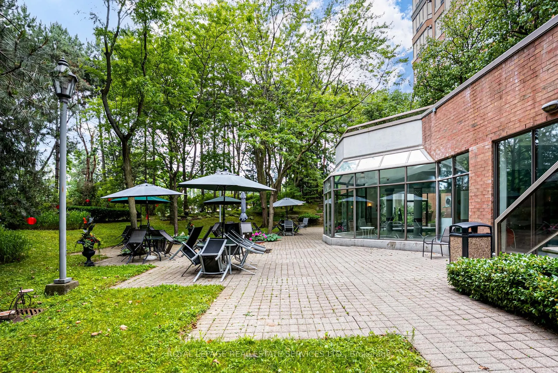 1 Ripley Avenue, #516