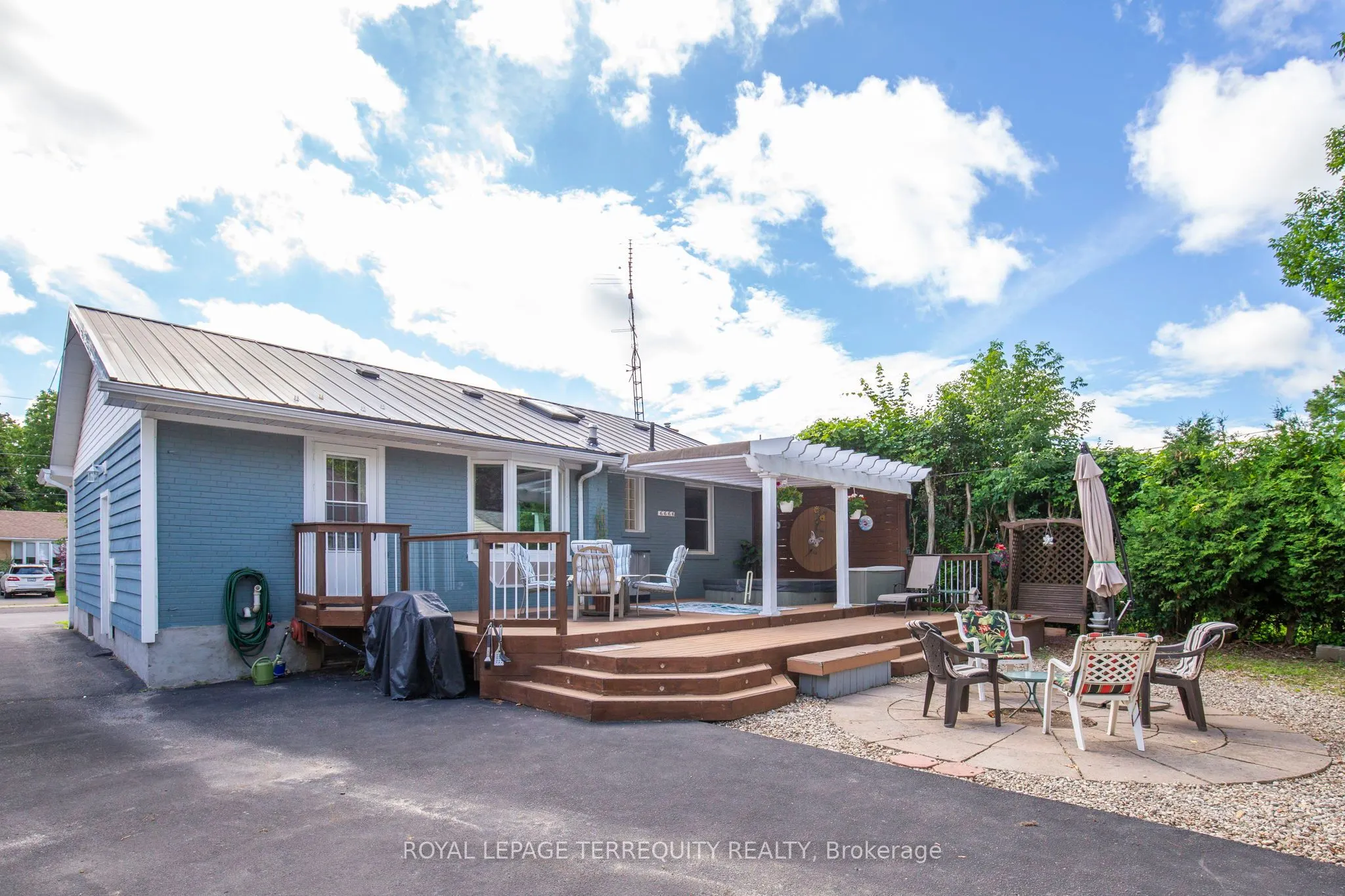 353 KINGSLEIGH Court