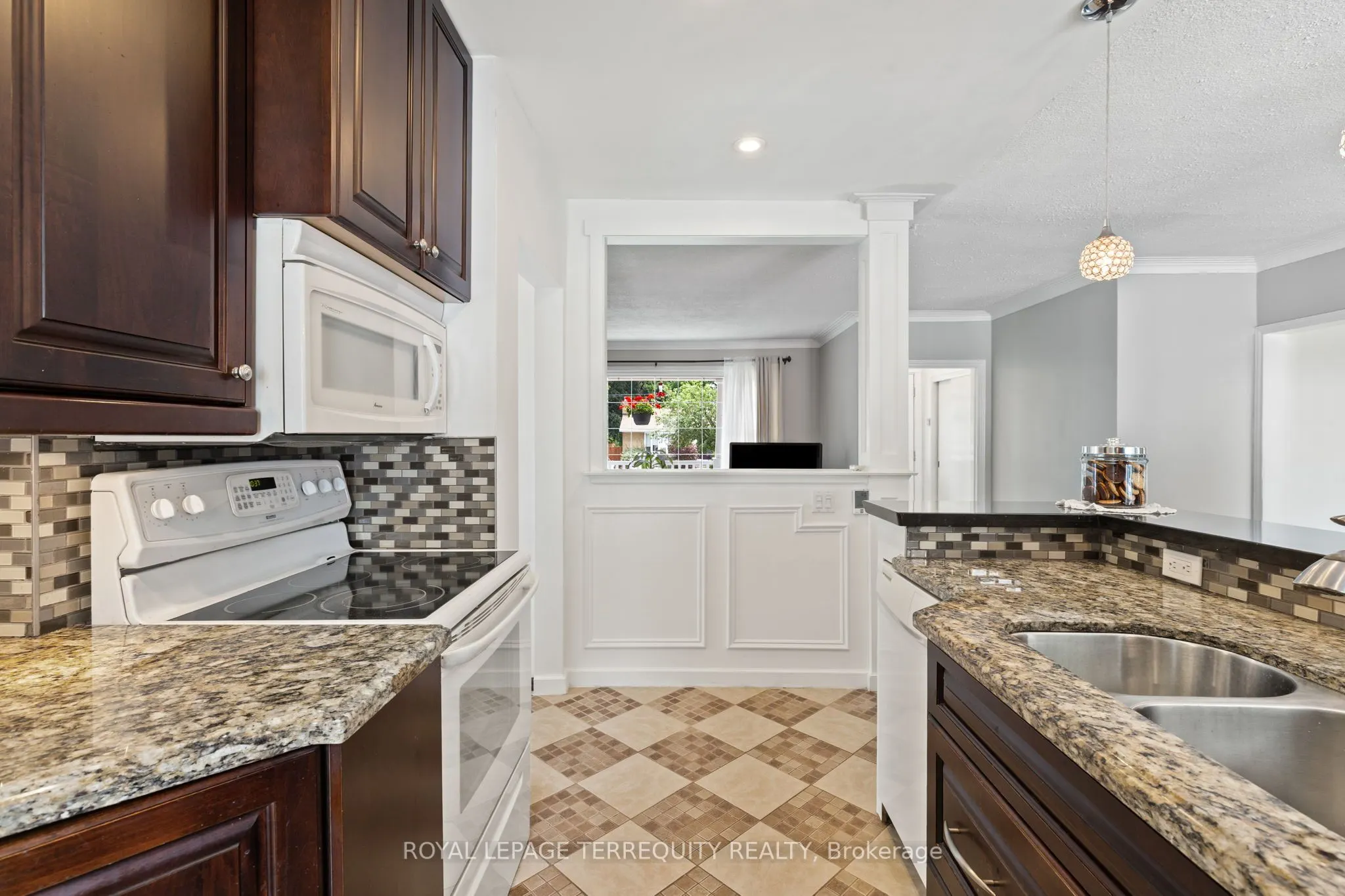 353 KINGSLEIGH Court
