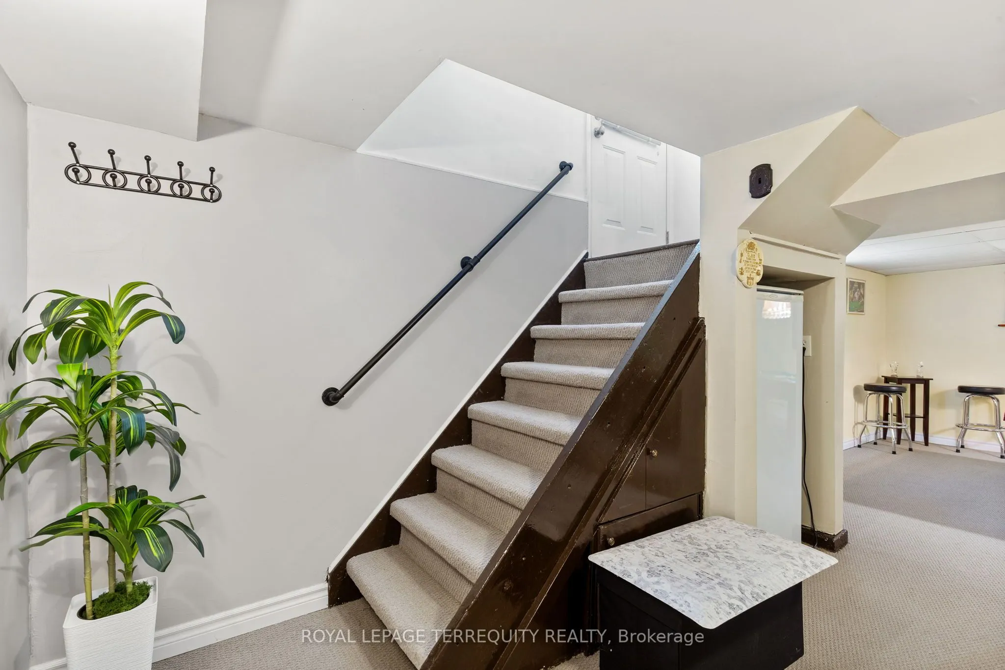 353 KINGSLEIGH Court