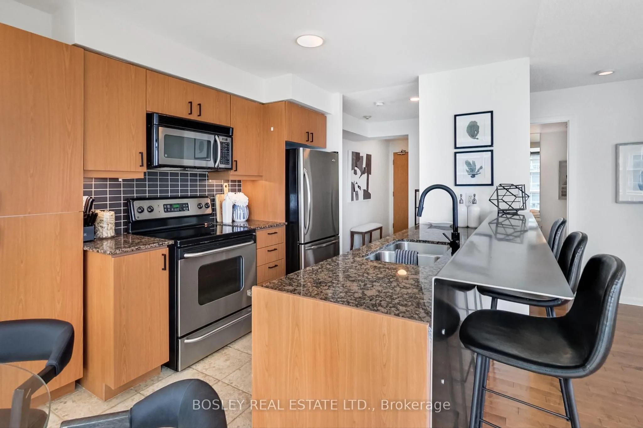 185 Legion Road N, #1607