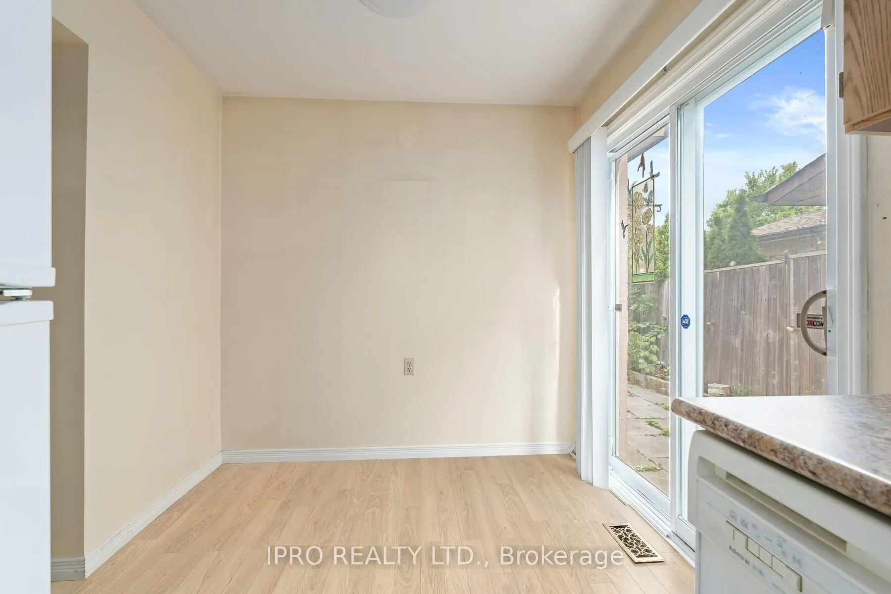 5 Greenleaf Crescent