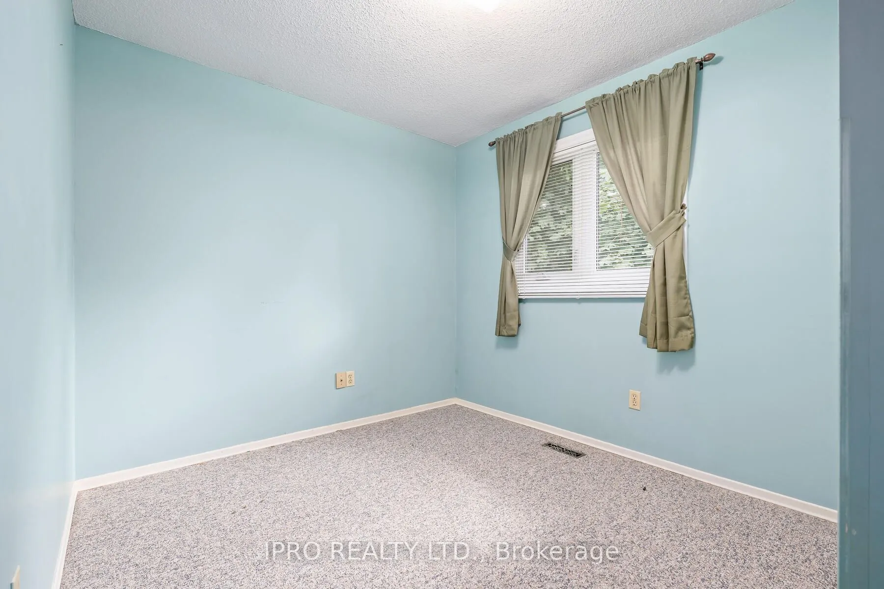 5 Greenleaf Crescent