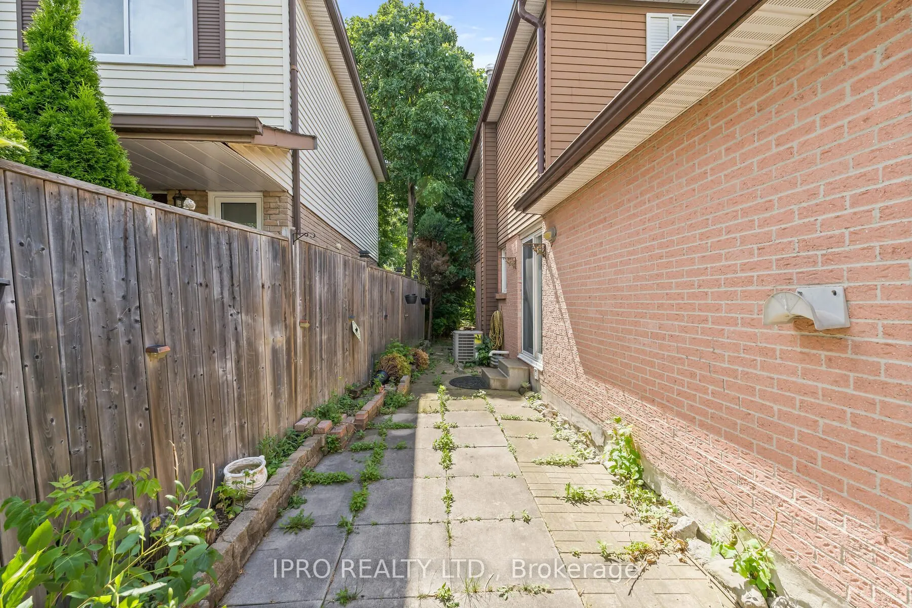 5 Greenleaf Crescent