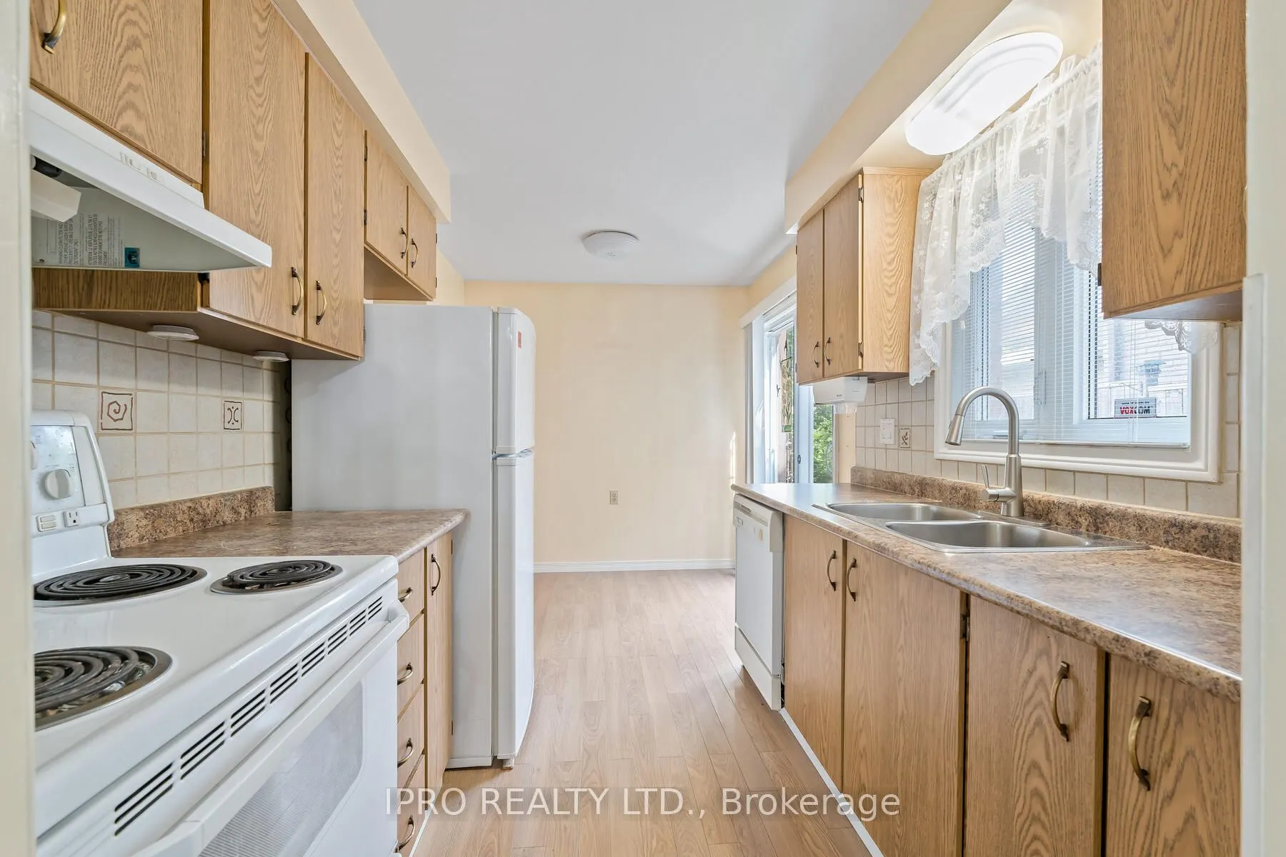 5 Greenleaf Crescent