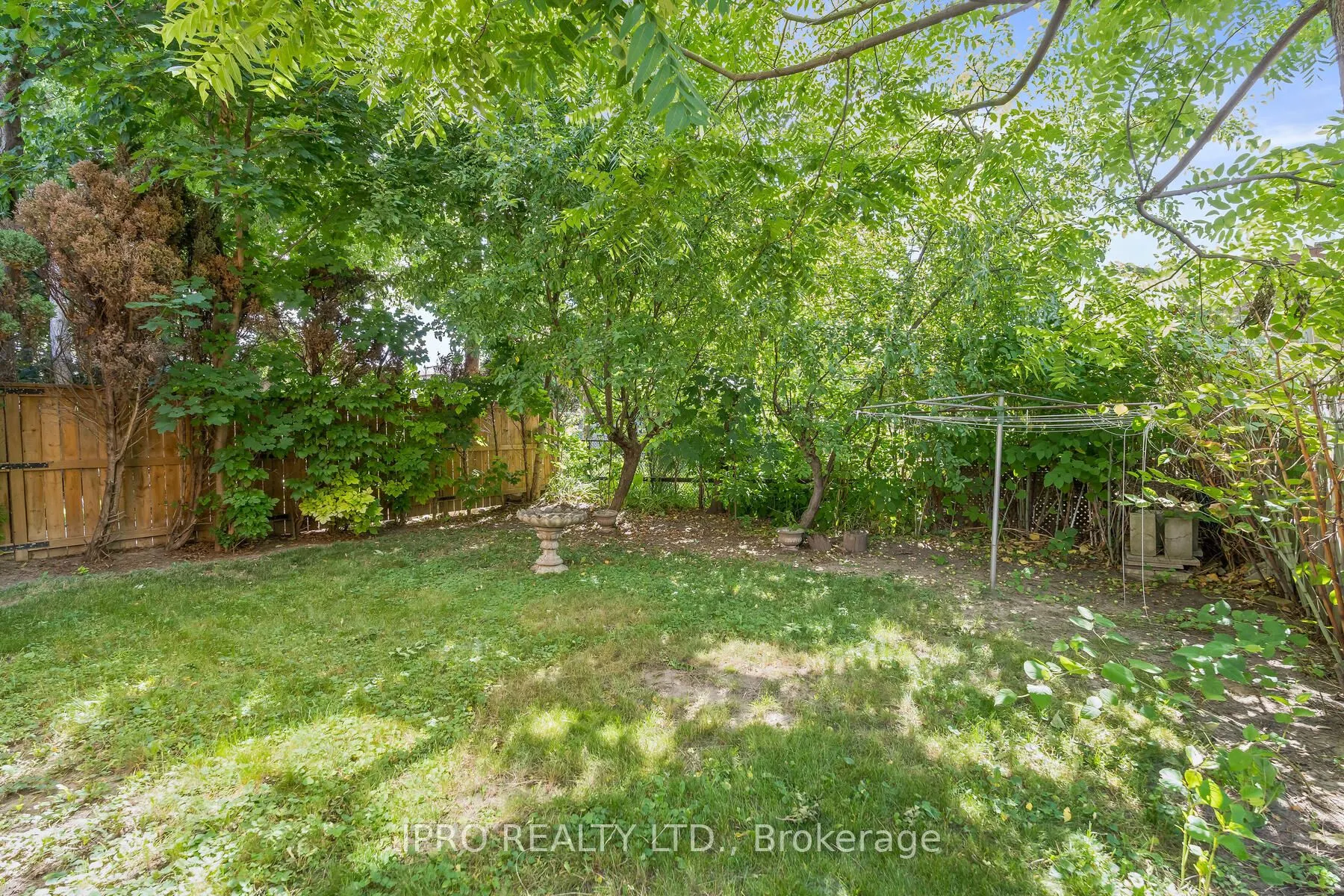 5 Greenleaf Crescent