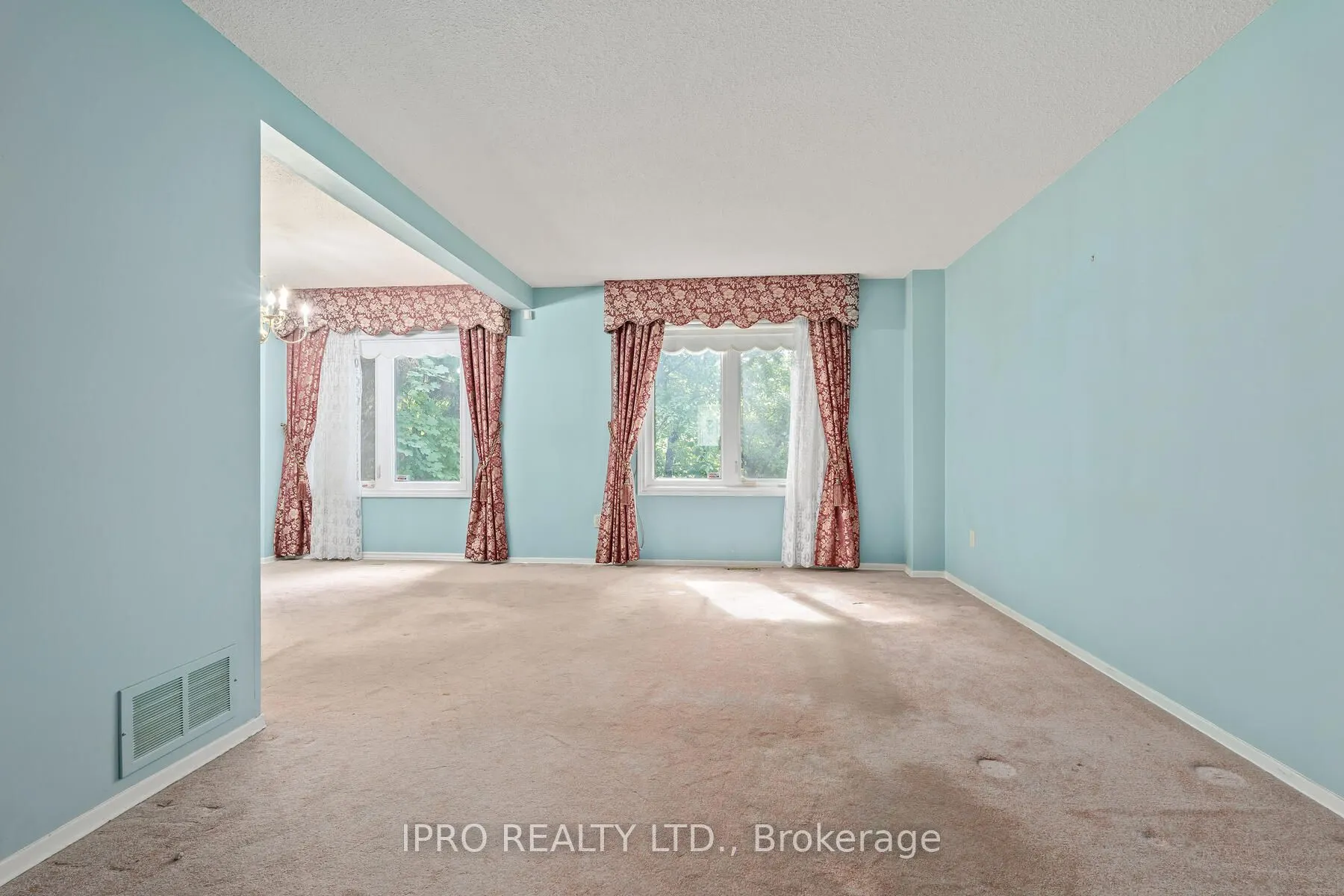 5 Greenleaf Crescent