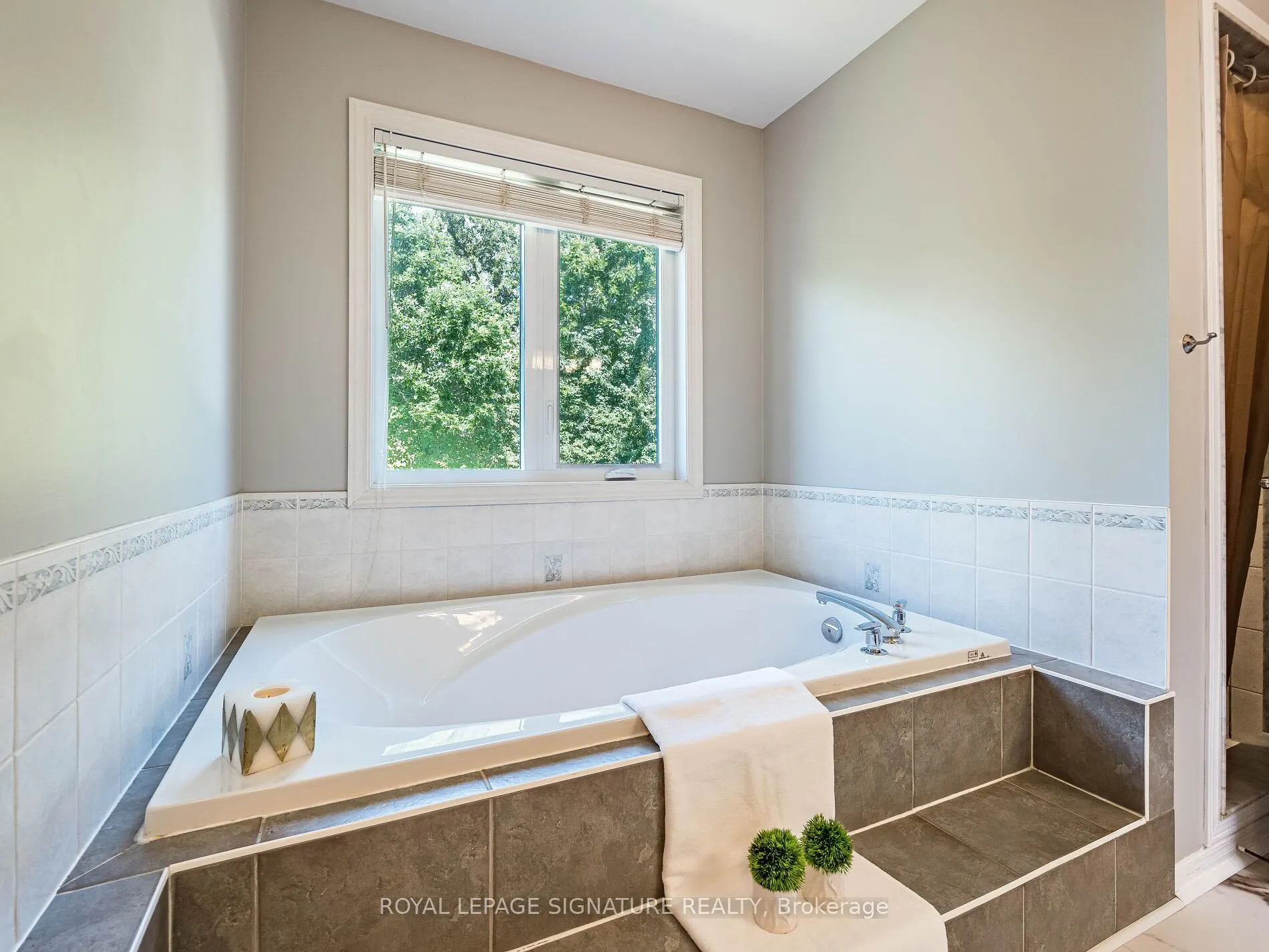 1013 Freeman Trail W