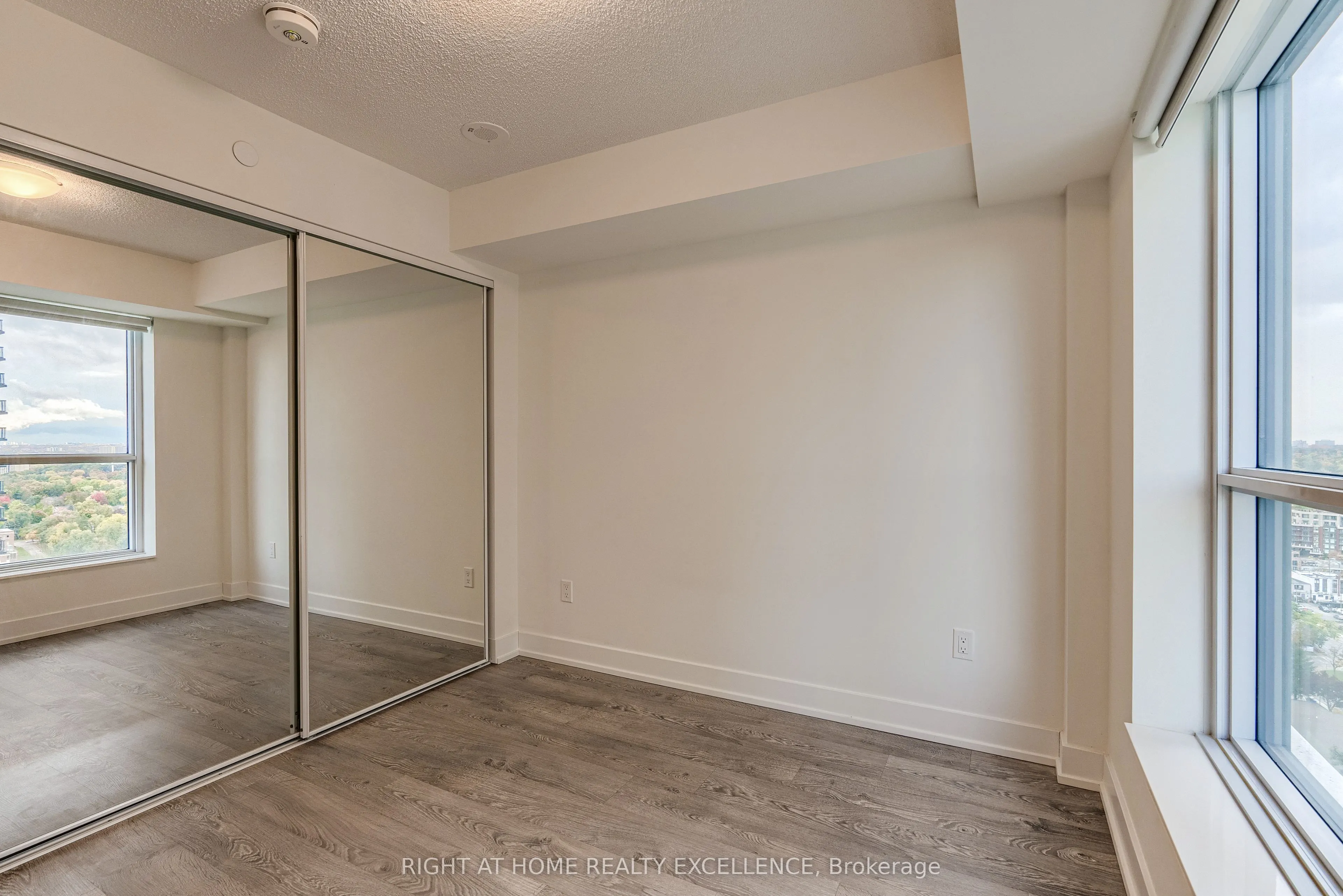 9 Mabelle Avenue, #2420