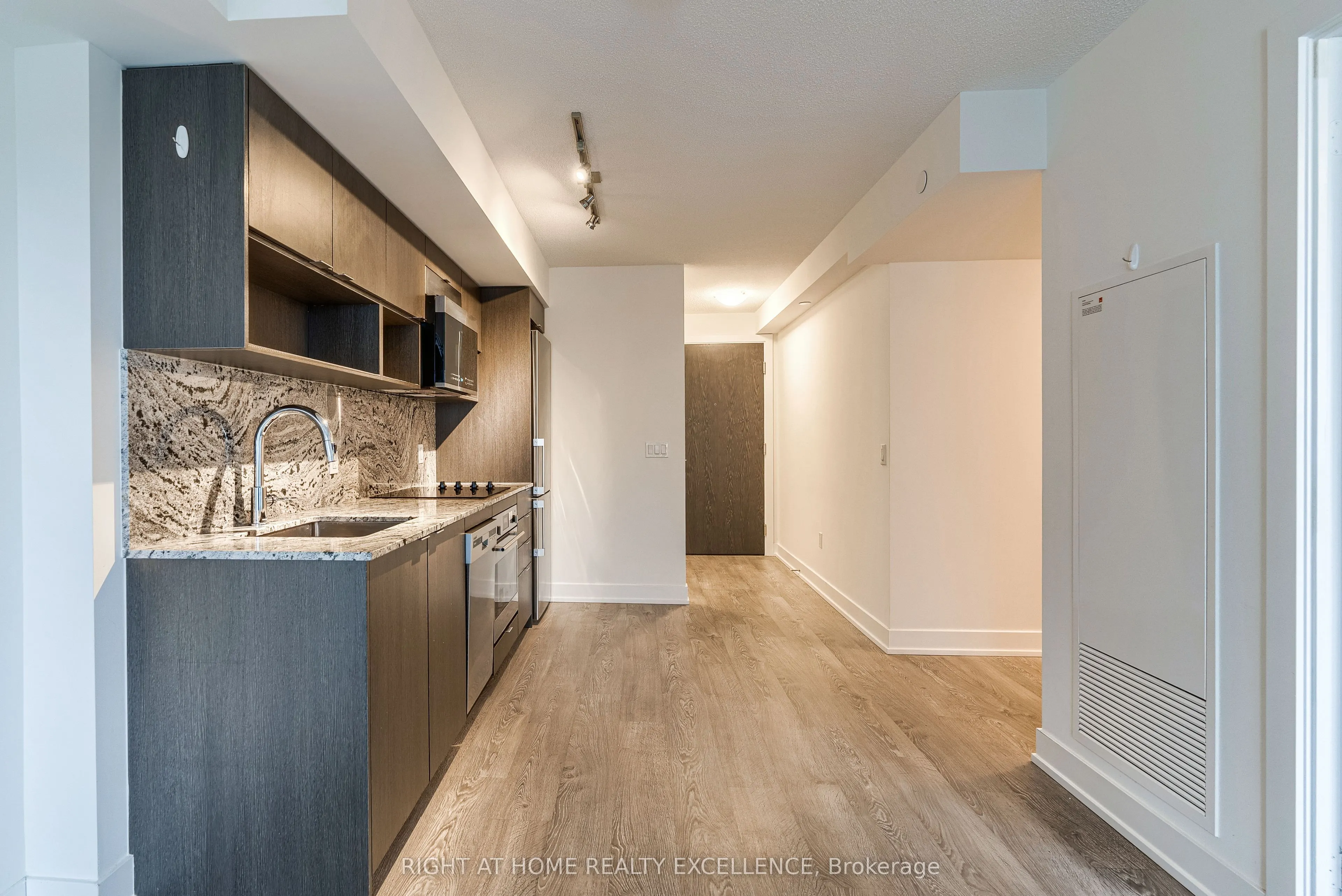 9 Mabelle Avenue, #2420