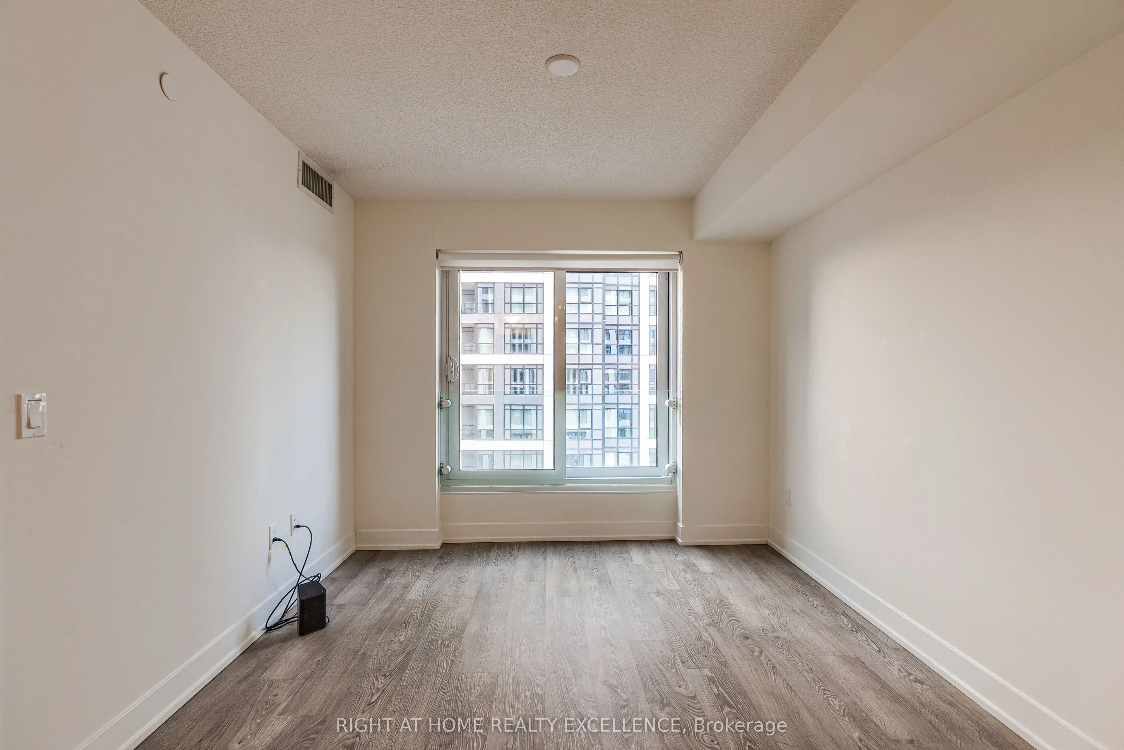 9 Mabelle Avenue, #2420