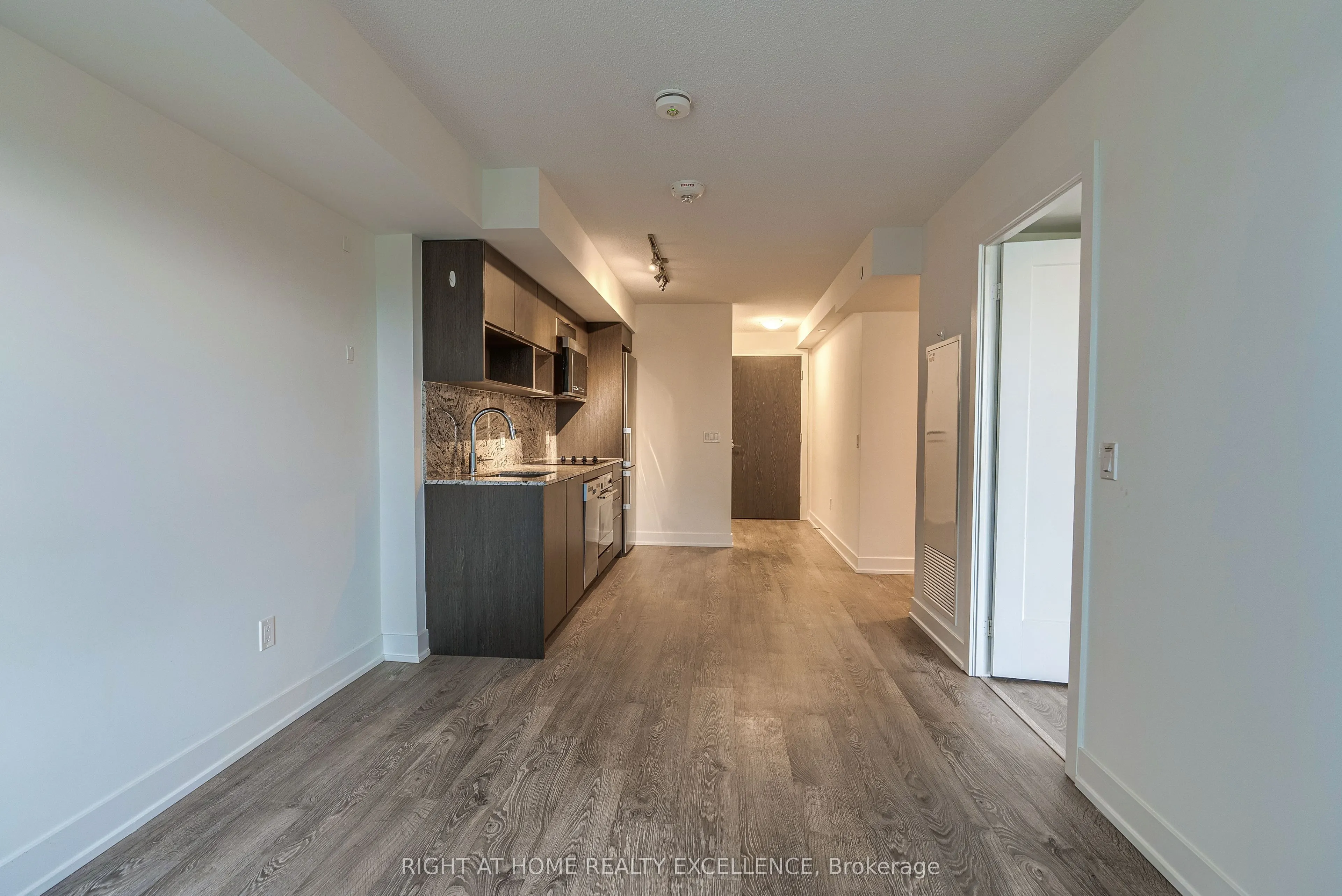 9 Mabelle Avenue, #2420